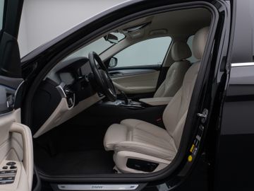 Fahrzeugabbildung BMW 530e Tour HUD Laser Sportsitz Komfortzugang