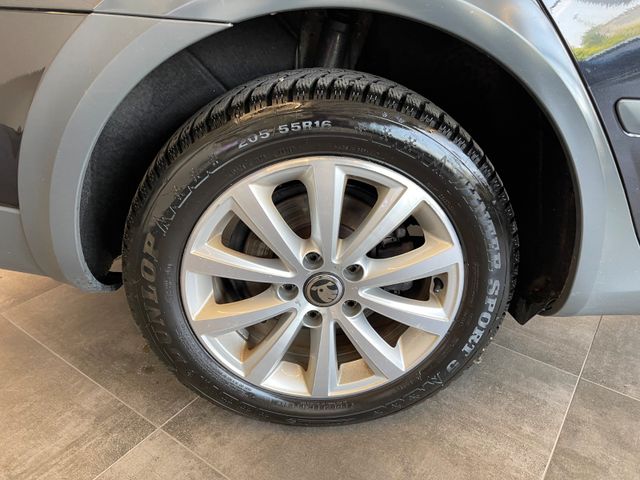 Skoda Octavia Combi Scout 4X4 *TÜV Neu*Xenon*