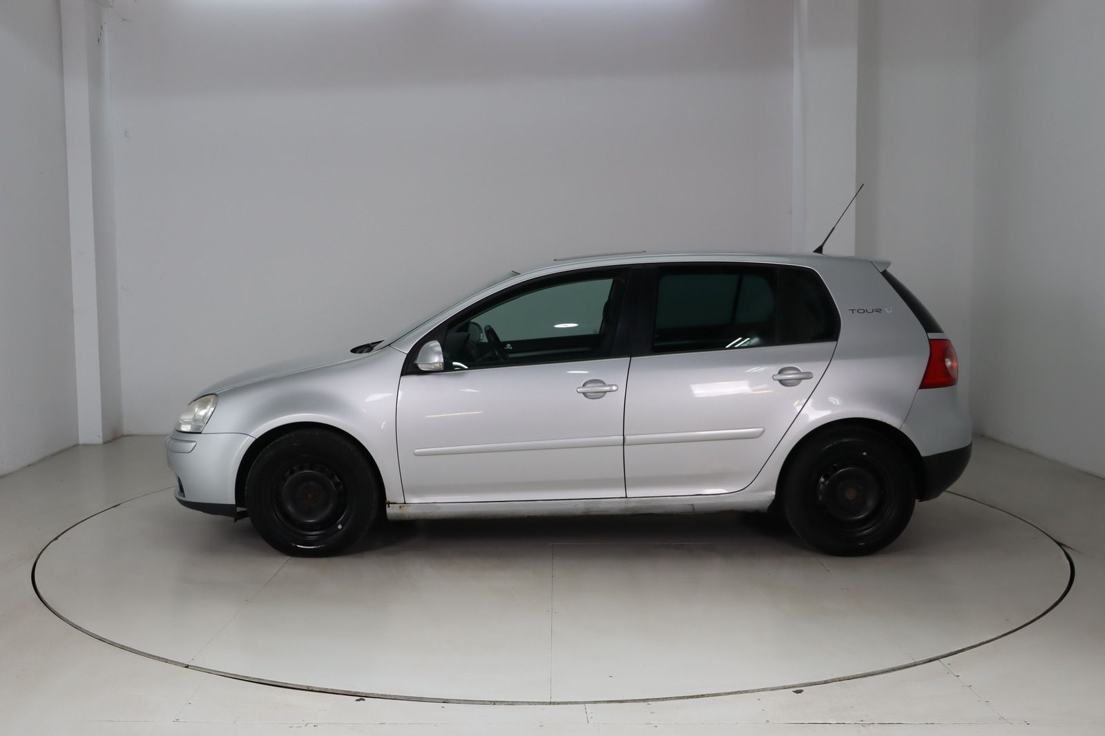 Fahrzeugabbildung Volkswagen Golf V 2.0 TDI DSG Tour HU 04.2028