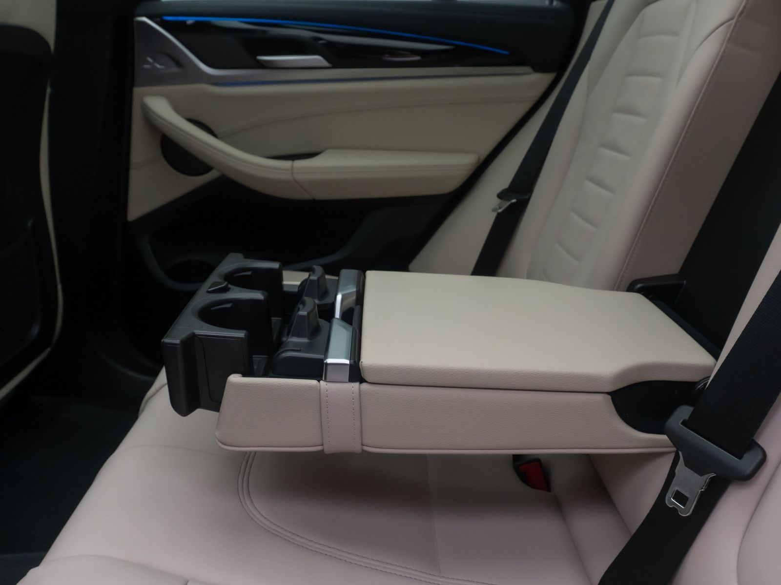Fahrzeugabbildung BMW iX3 IMPRESSIVE H/K HUD AHK 360° Panorama 20Zoll