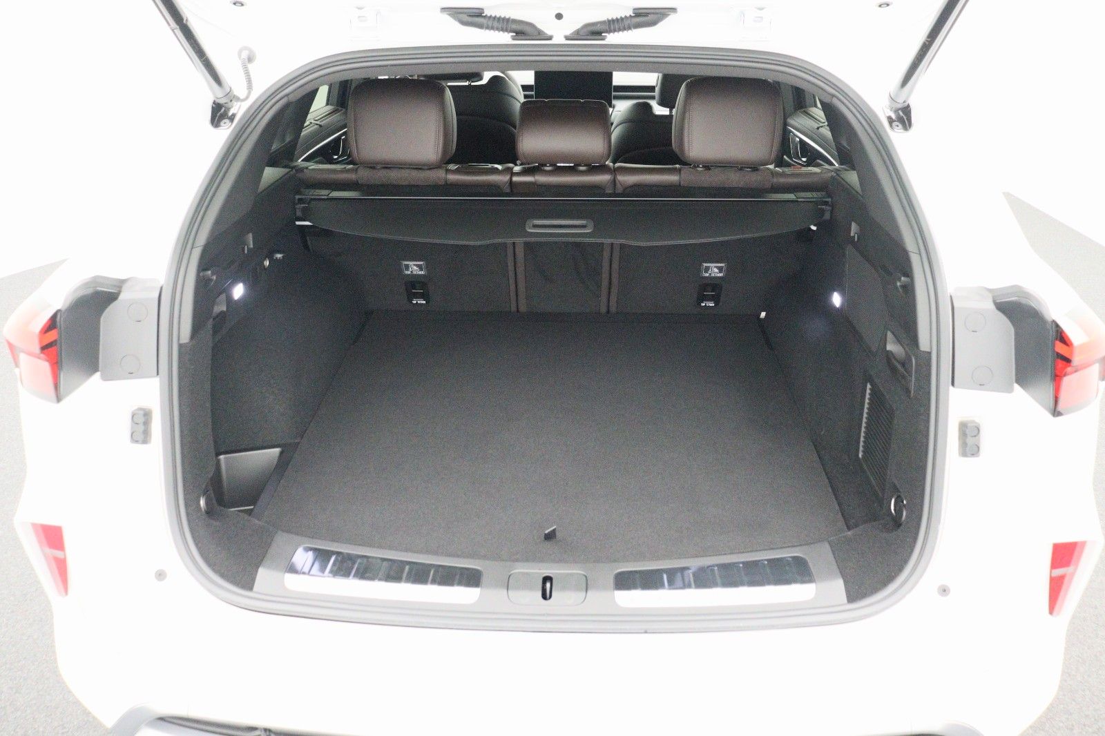 Fahrzeugabbildung WEY 05 2.0T PHEV Luxury Sitzkomfort Black/Brown