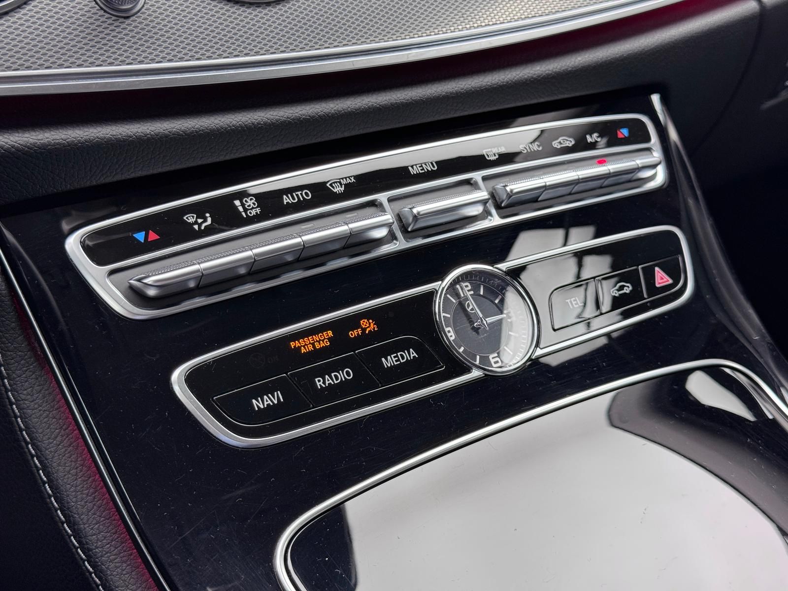 Fahrzeugabbildung Mercedes-Benz d T AVANTGARDE/TWA/RCAM/PDC/LED/CARPLAY/AMBIENTE