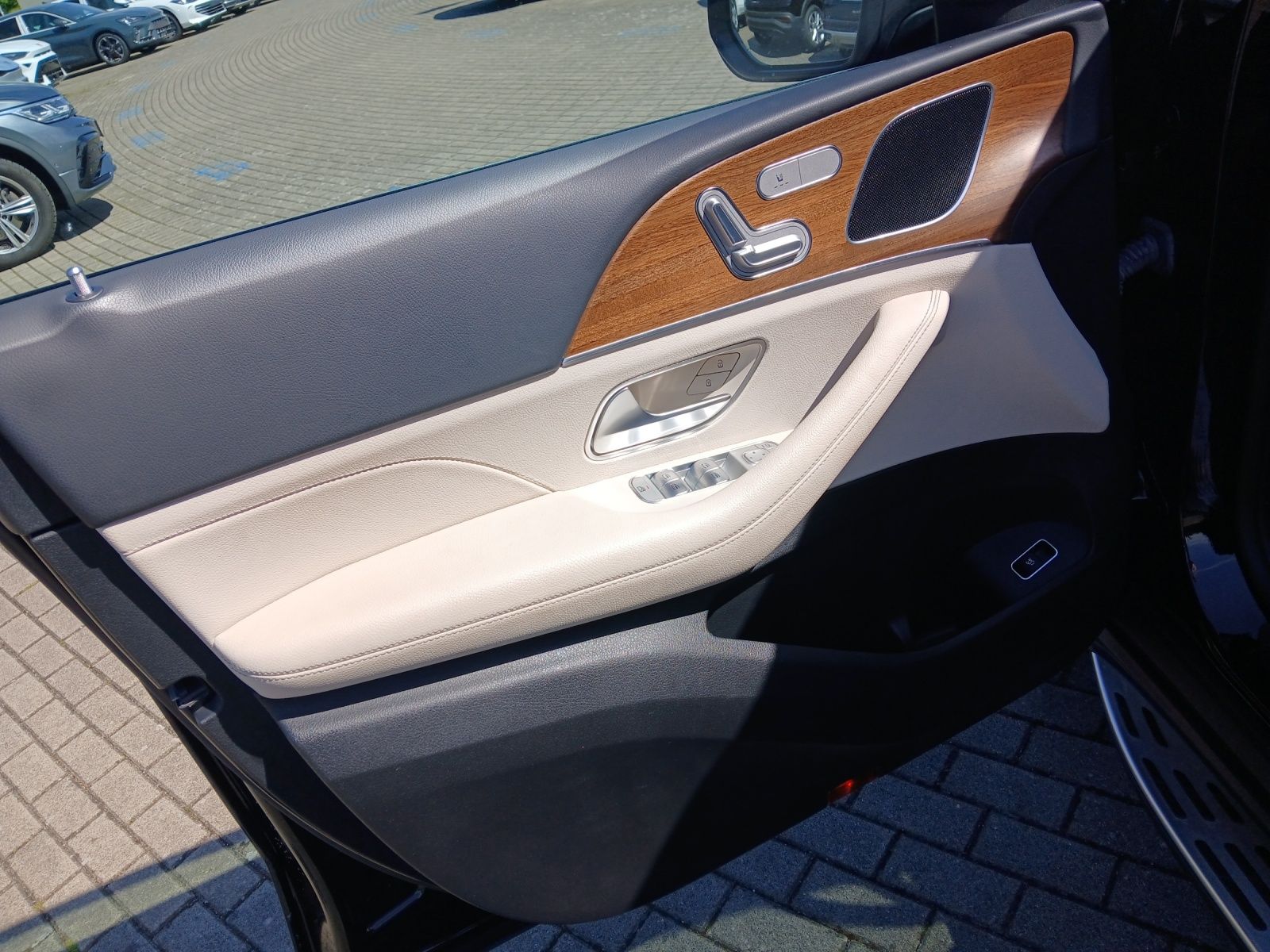 Fahrzeugabbildung Mercedes-Benz GLE 350 de 4Matic 9G AMG-Line Pano