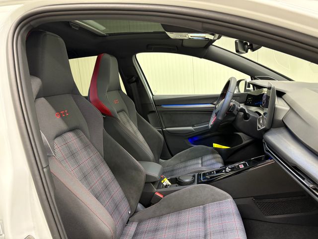 Golf VIII GTI 2.0 TSI DSG PANO MATRIX-LED RFK