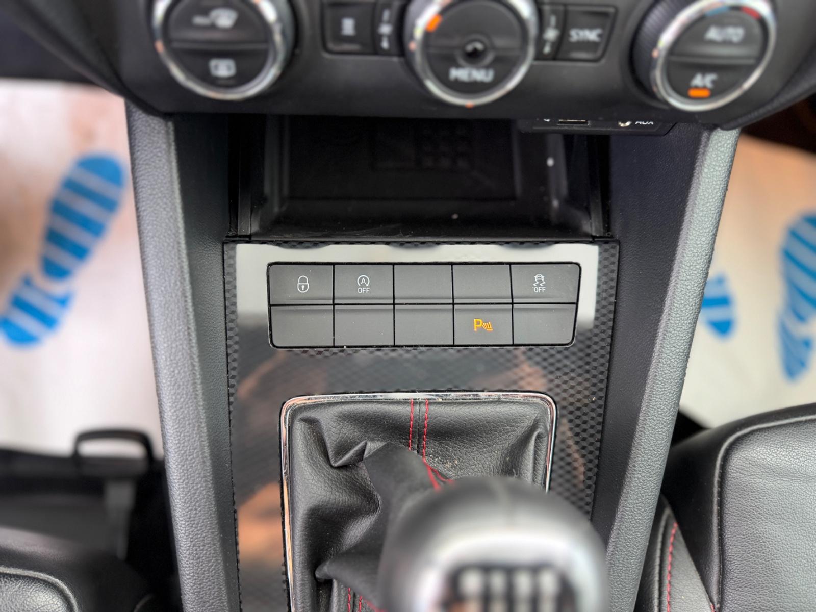 SKODA OCTAVIA COMBI RS 220 ch BVM - 1ère MAIN - CUIR - HIFI - 193000 km