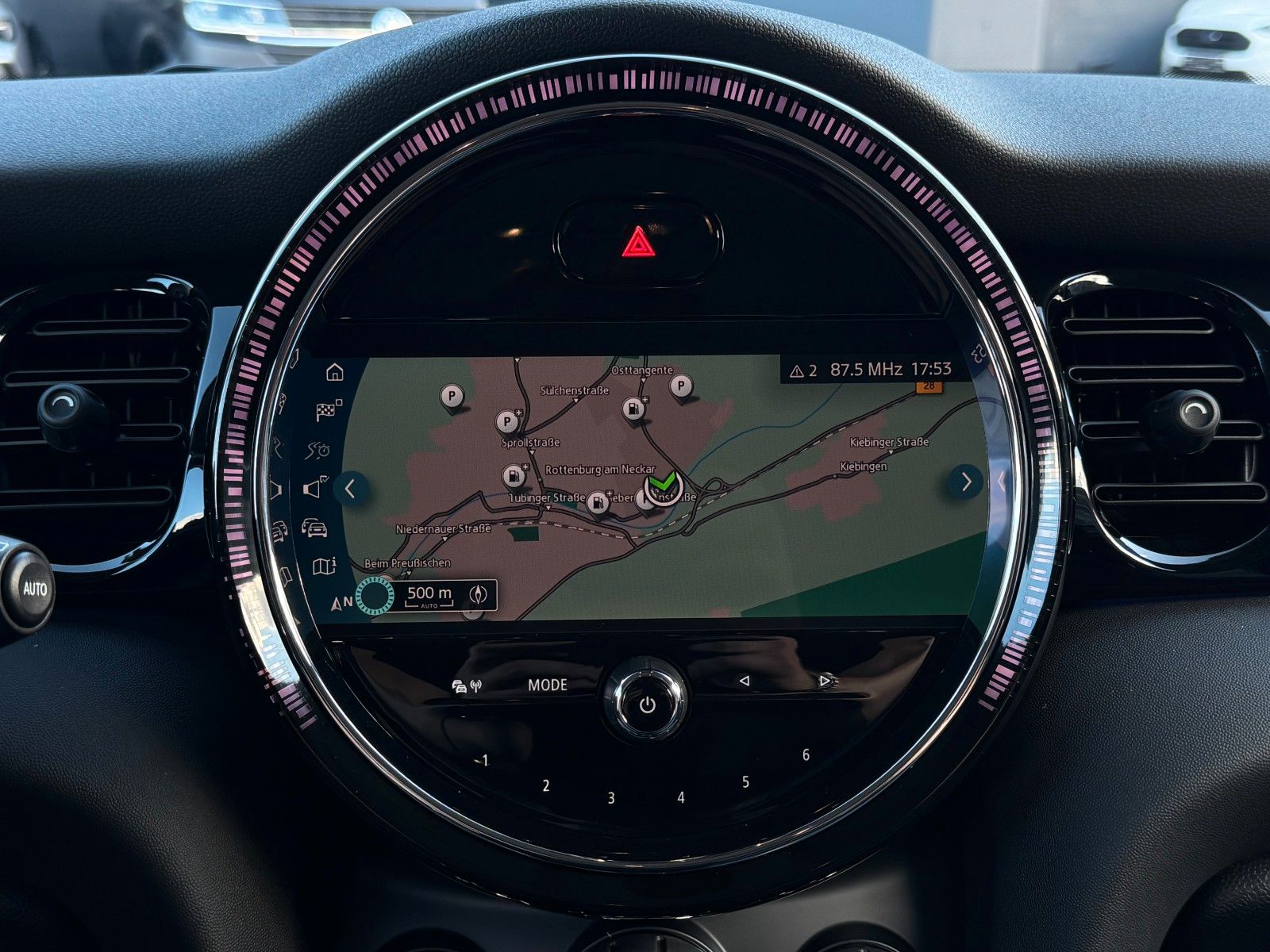 Fahrzeugabbildung MINI ONE Automatik Teilleder Temp. Navi PDC SHZ