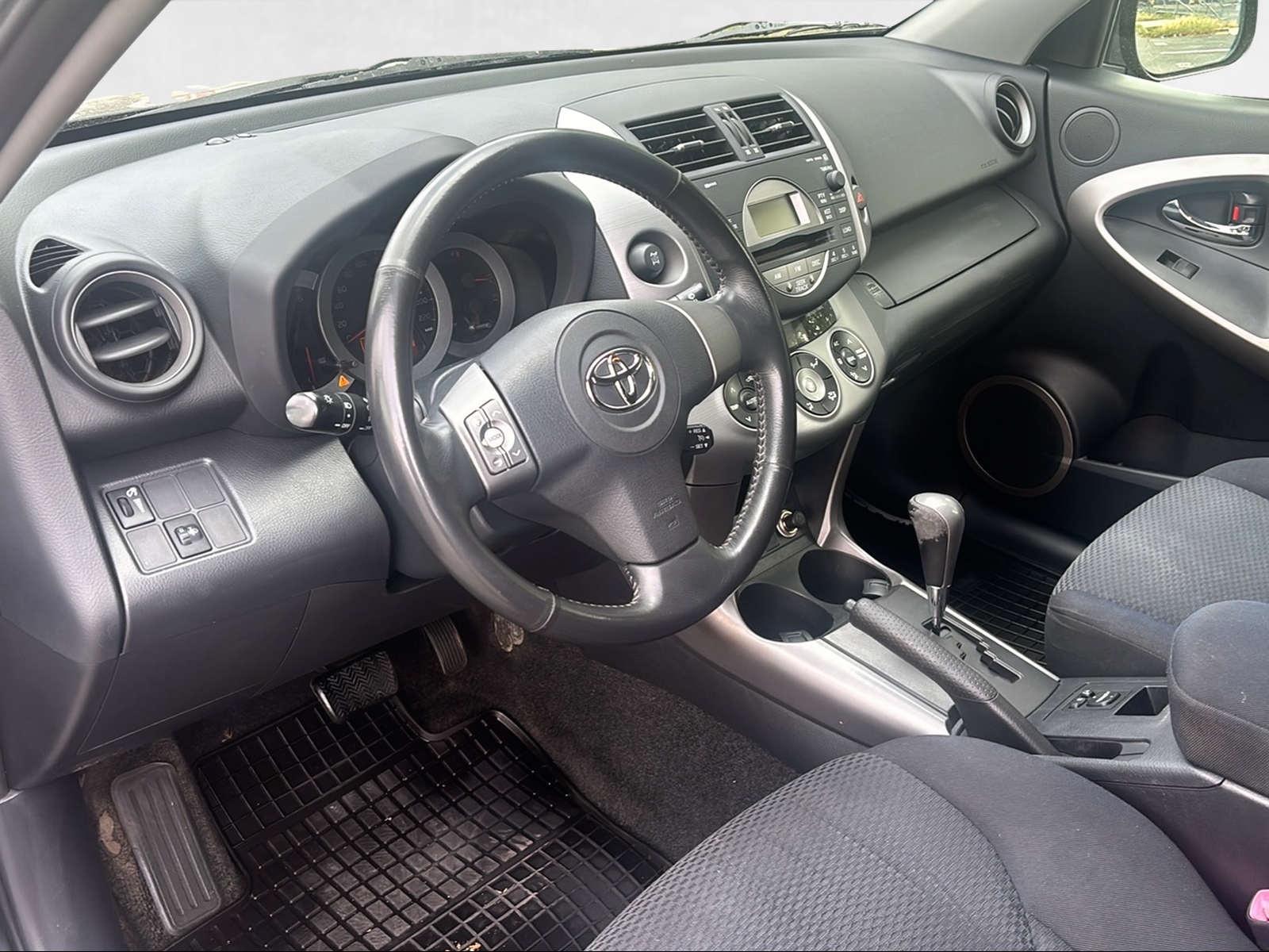 Toyota RAV 4 2.0 VVT-i 152ch - BVA - 4x4 - Climatisation automatique
