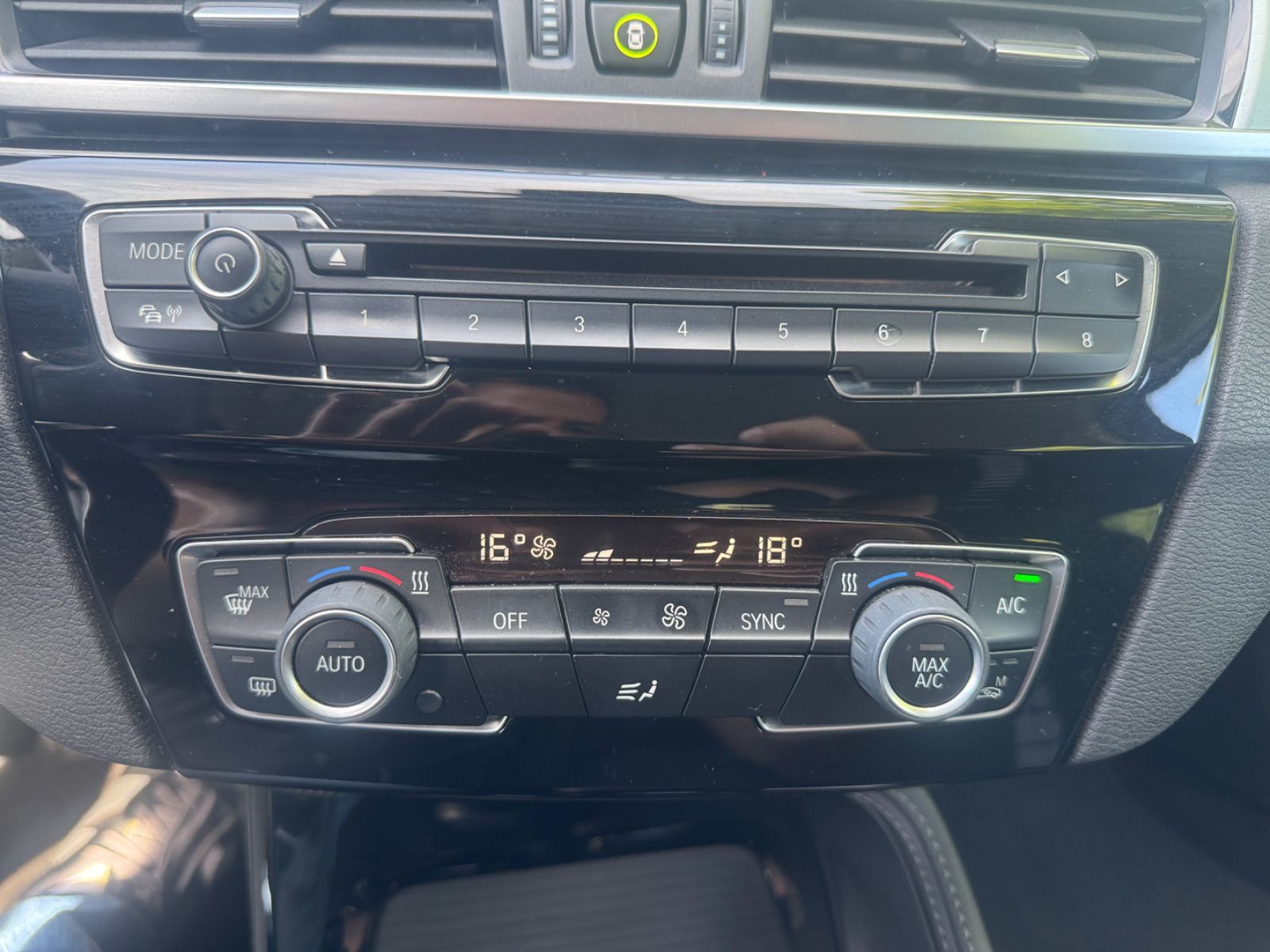 Fahrzeugabbildung BMW X1 sDrive 18 i Sport Line Navi+Sitzheizung