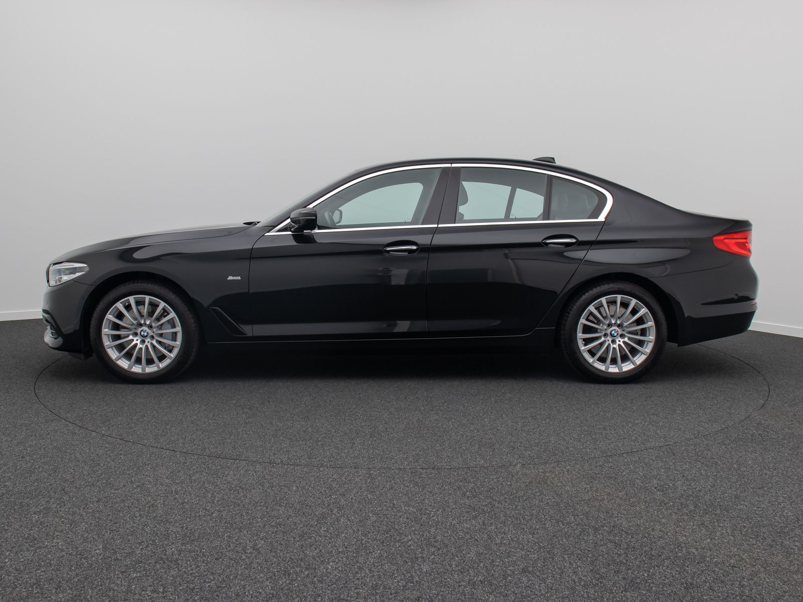 Fahrzeugabbildung BMW 530d Sport Line ACC Kamera HUD HiFi DisplayKey