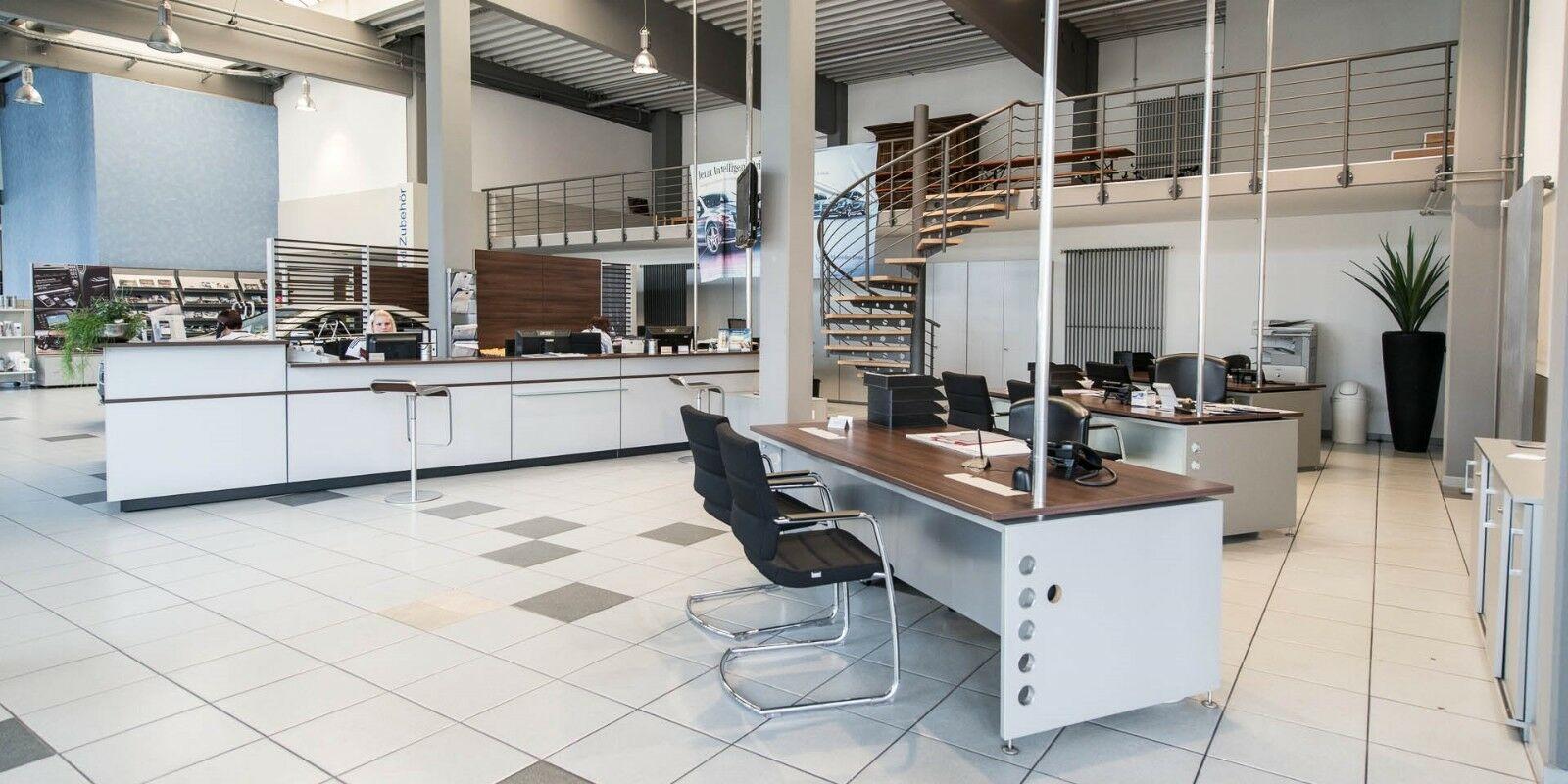 showroom-image-top