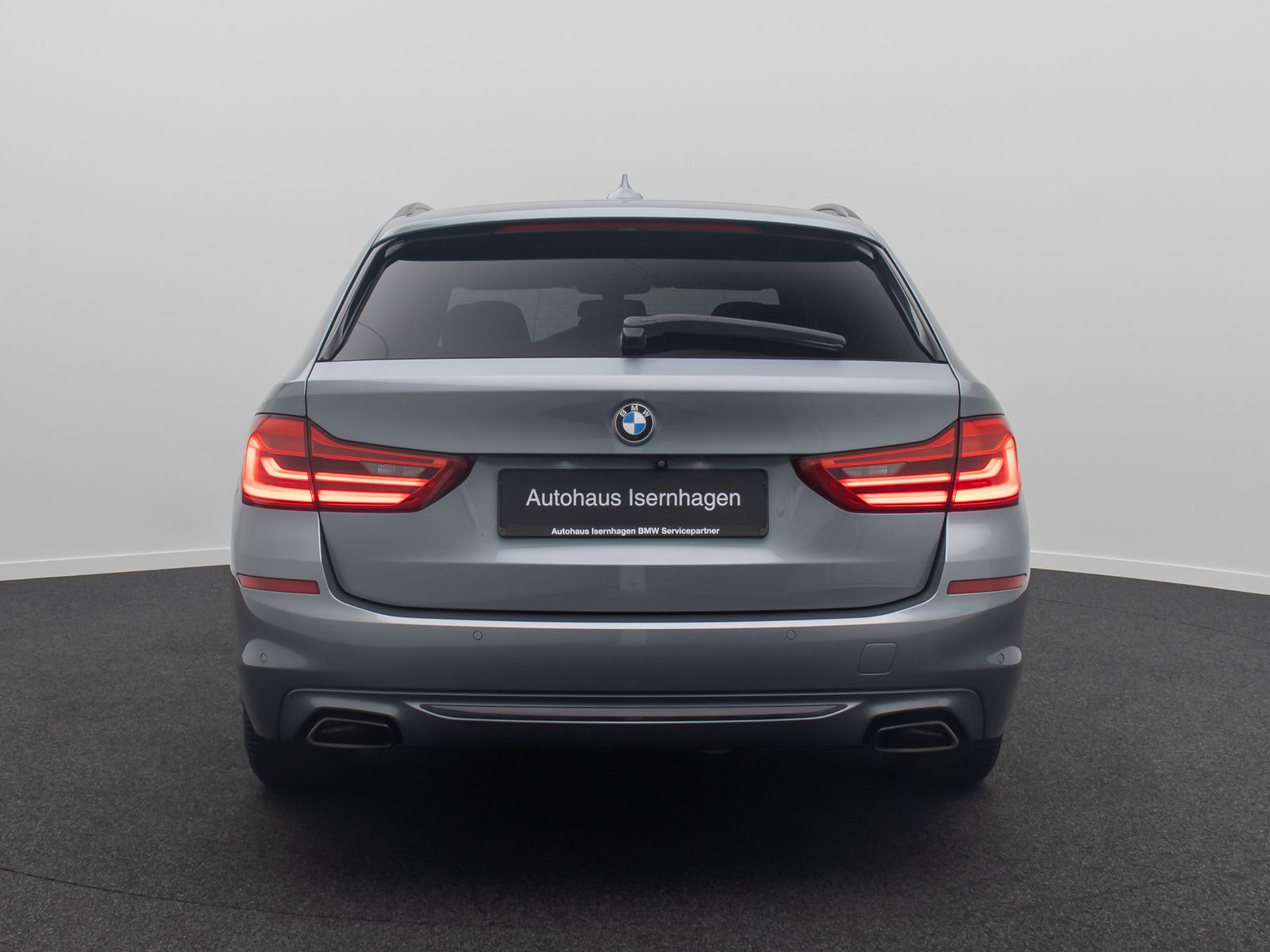 Fahrzeugabbildung BMW 540d xD SportLine 360&deg;HUD AHK DispKey SoftCl H/K