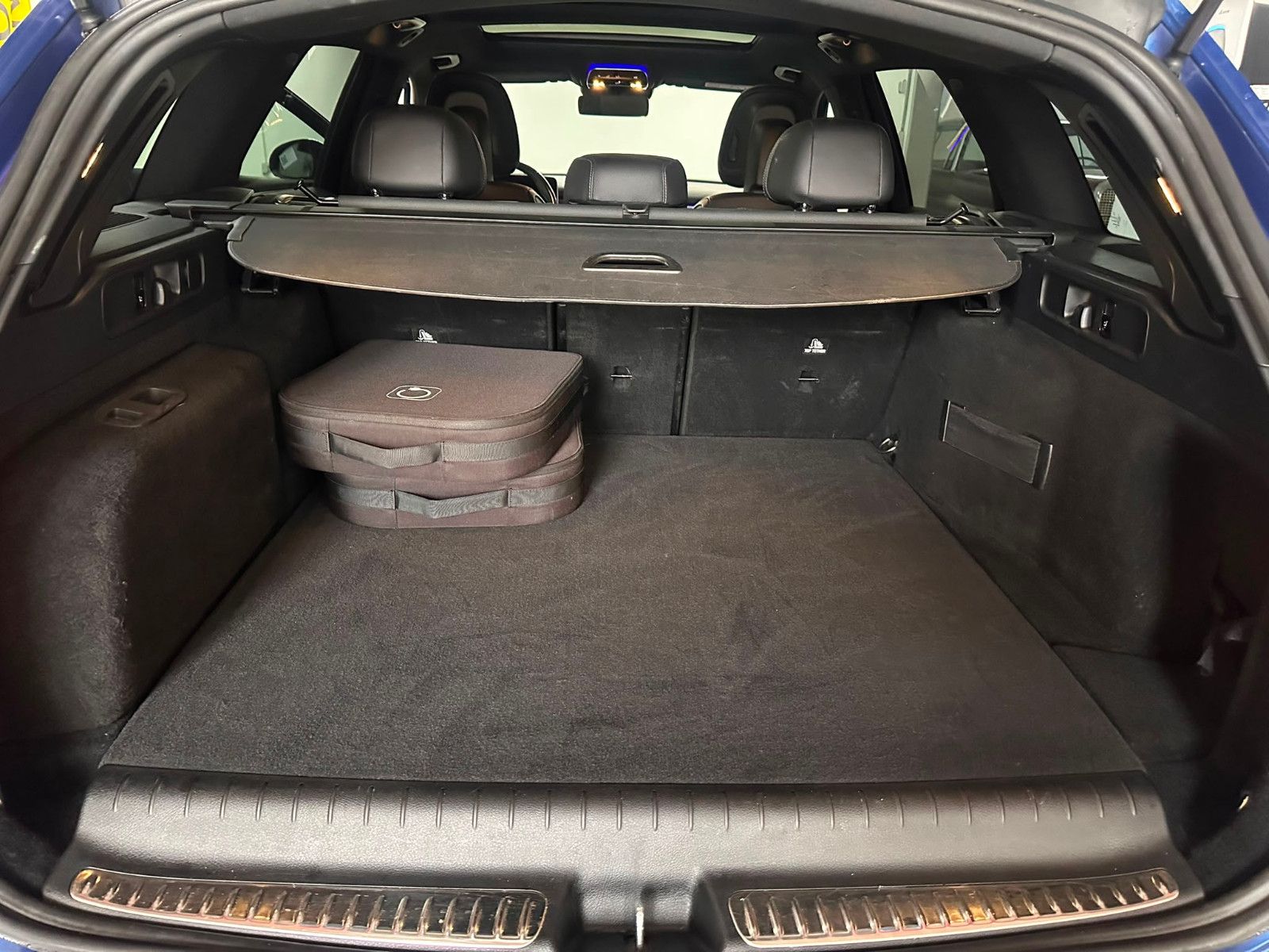 Fahrzeugabbildung Mercedes-Benz C 300 de T *AMG-LINE*MASSAGE*AHK*360*KEYGO*PANO
