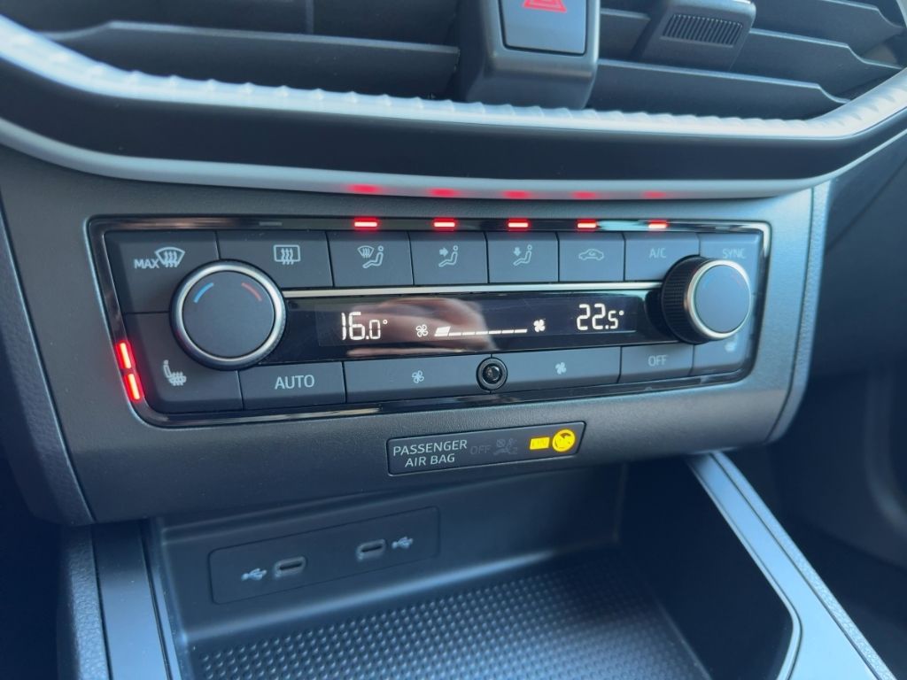 Fahrzeugabbildung SEAT Ibiza Style Apple CarPlay / Android Auto, SHZ