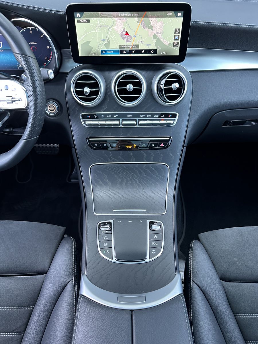 Fahrzeugabbildung Mercedes-Benz GLC 300d 4M AMG-Line NAV+LED+KAM+PANO+CARPLAY+VC