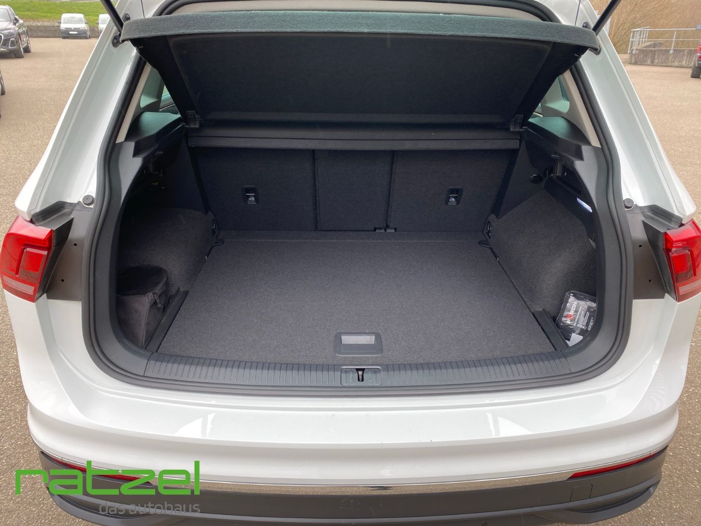 Fahrzeugabbildung Volkswagen Tiguan Life 2.0 TSI 4MOTION RFK Navi AHK LED ACC