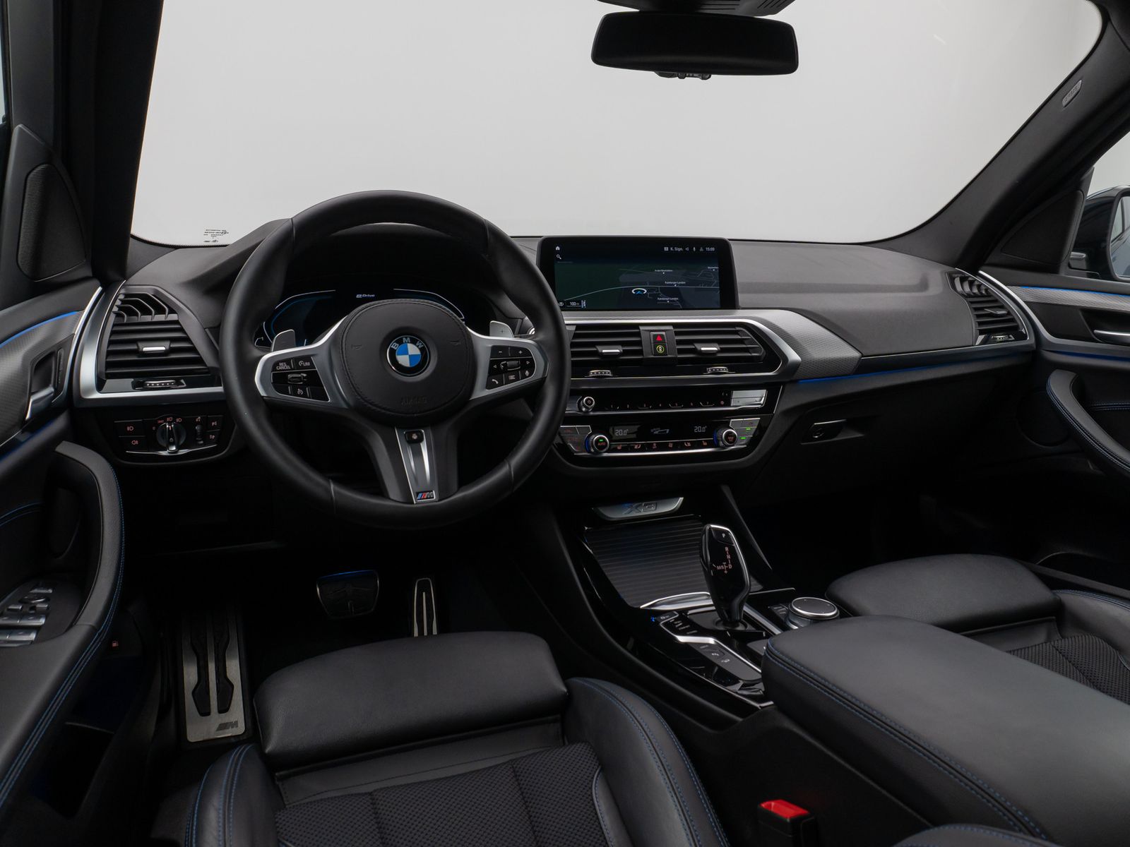 Fahrzeugabbildung BMW X3 xD30e M Sport Kamera HUD DAB HiFi AHK Komfort