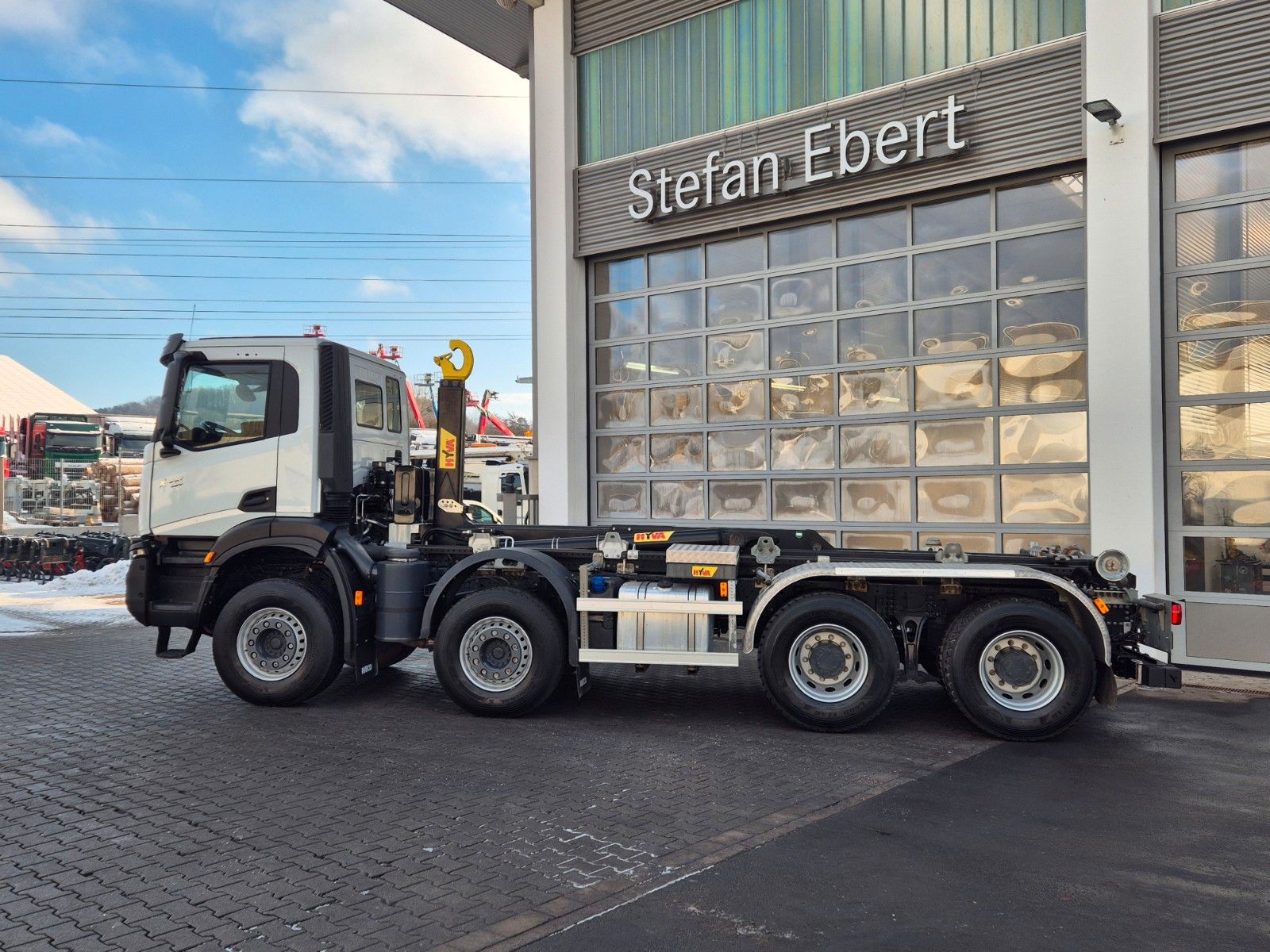 Fahrzeugabbildung Iveco X-Way 480 8x4 Abrollkipper