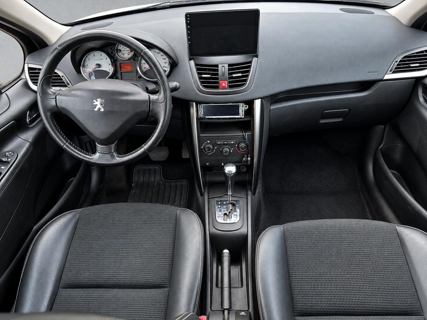 Peugeot 207 2011 — photo 11