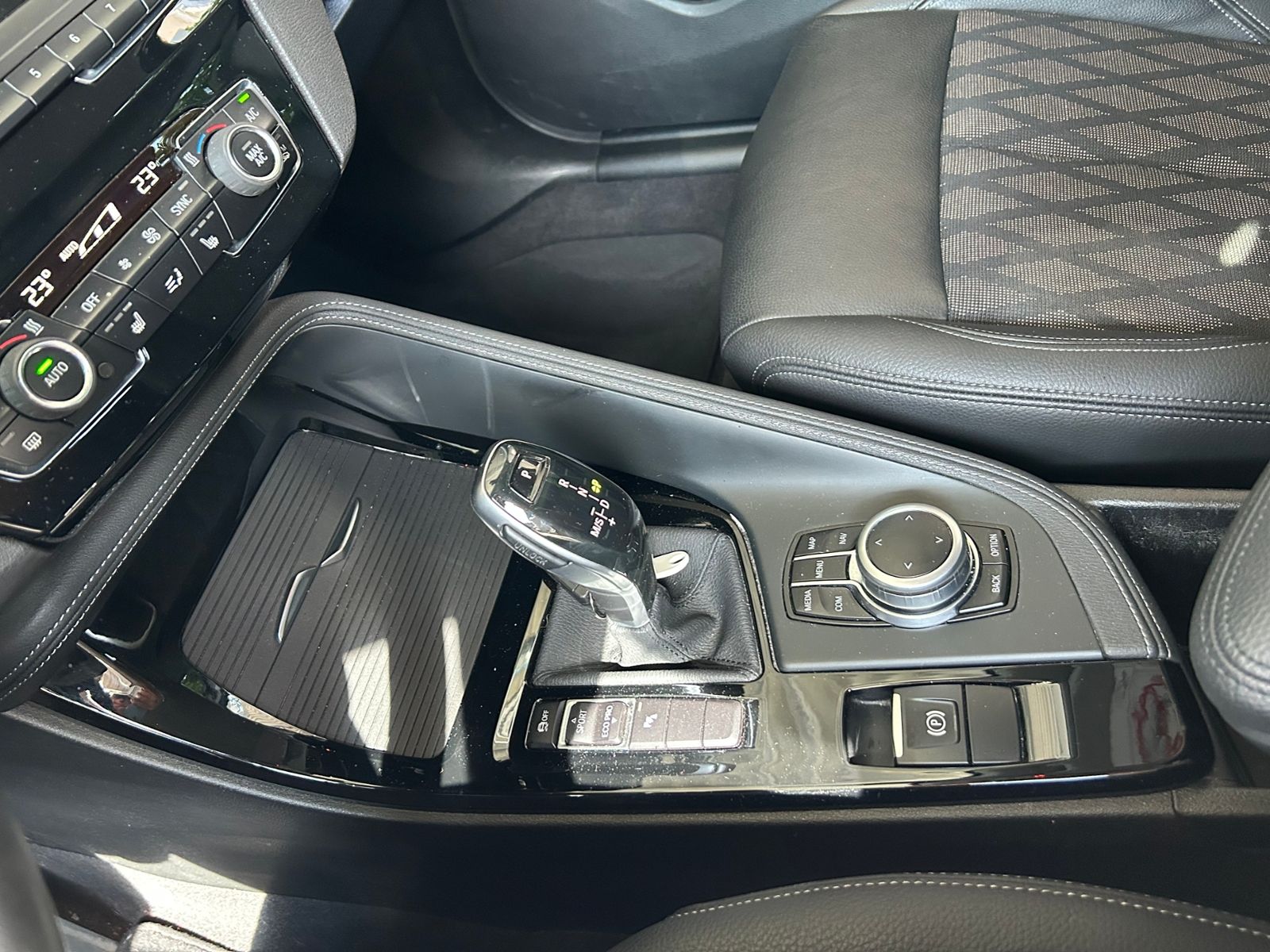 Fahrzeugabbildung BMW X1 sDrive 20 i xLine MEMO LED NAV RFK SHZ 18"