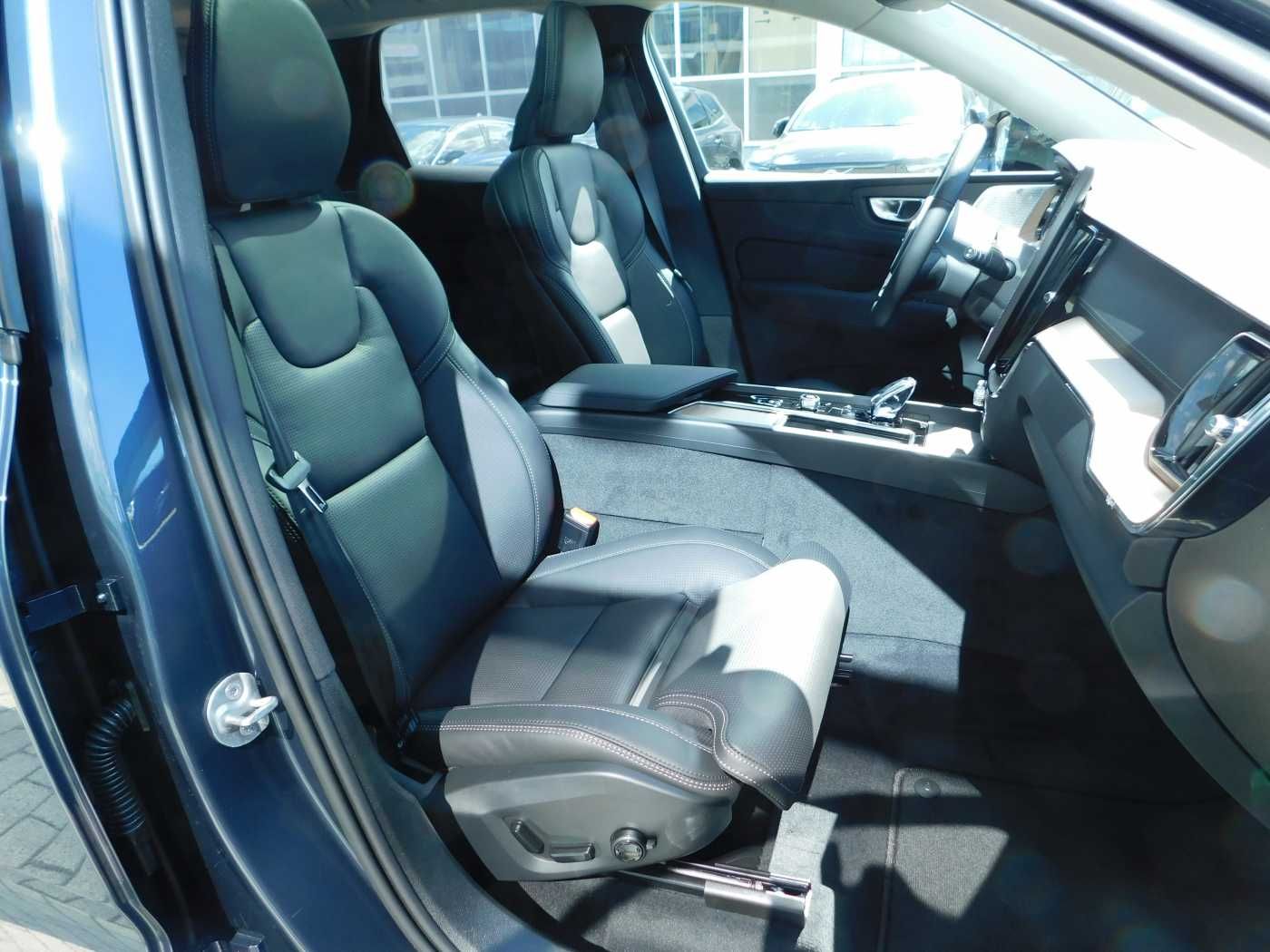 Fahrzeugabbildung Volvo XC60 Plug-In-Hybrid T8 AWD Plug-in Hybrid Ultra