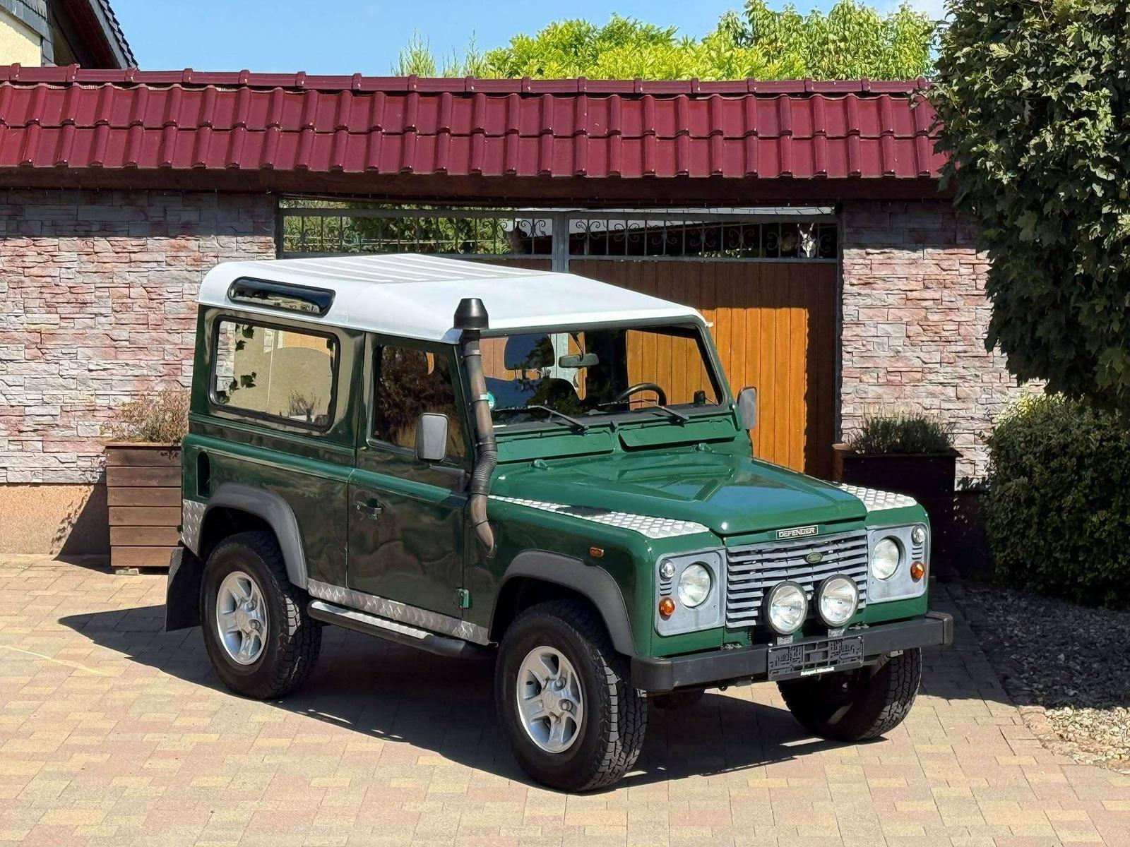 Land Rover Defender 90 E 122ch - BVM - Carnet entretien - Entretien récent - Pneus toutes saisons