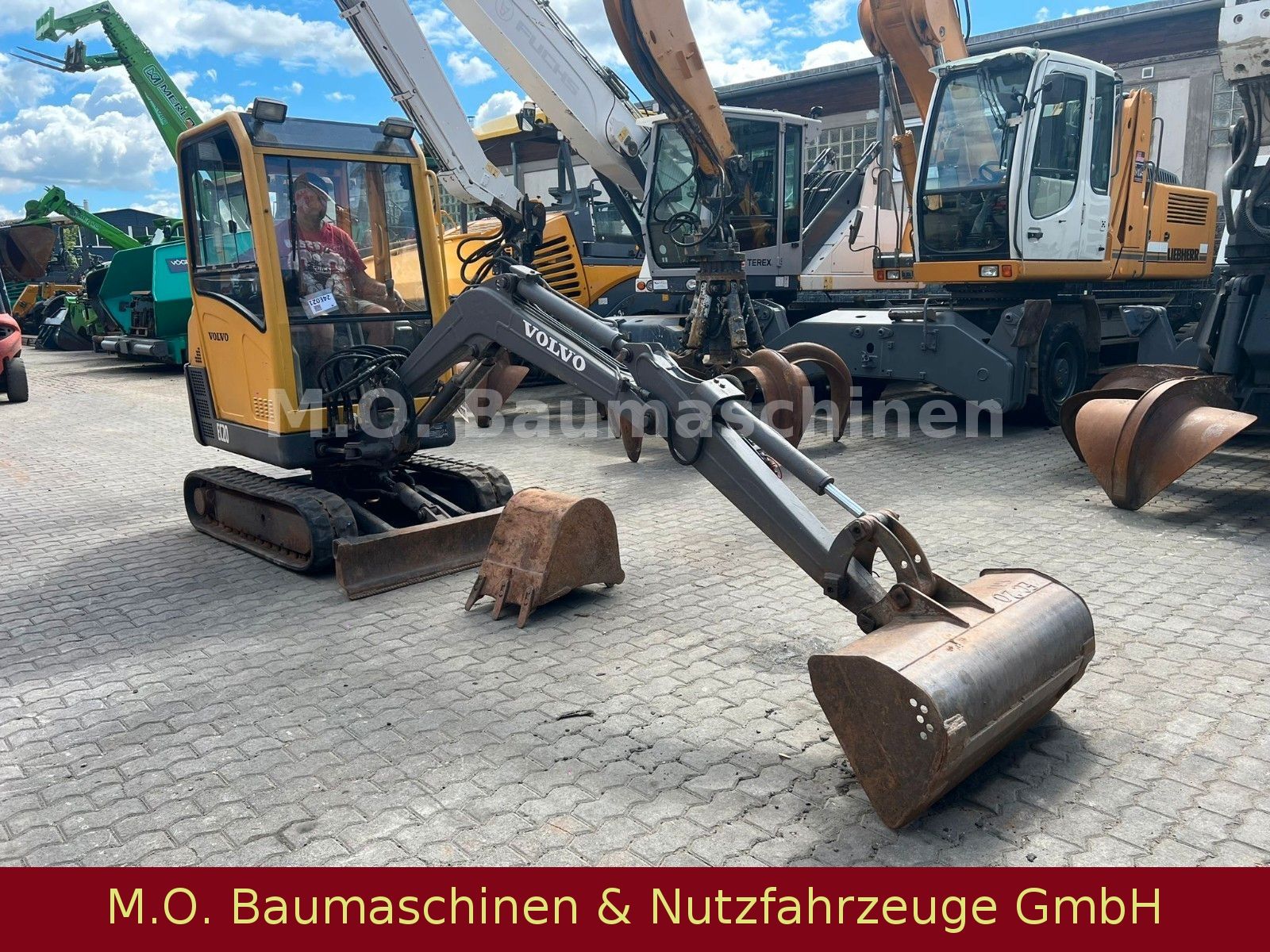 Fahrzeugabbildung Volvo EC 20 / Hammerline / 2 x Schaufel /