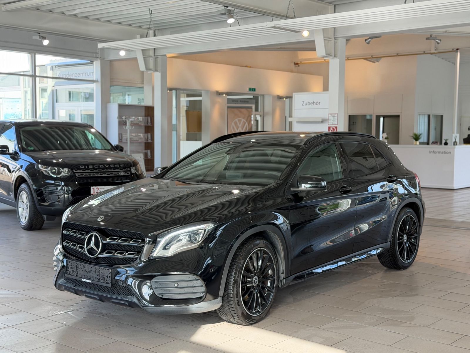 MERCEDES-BENZ GLA 250 AMG LINE*NAVI*RFK*SPORT*LED*AHK*AMG-LINE