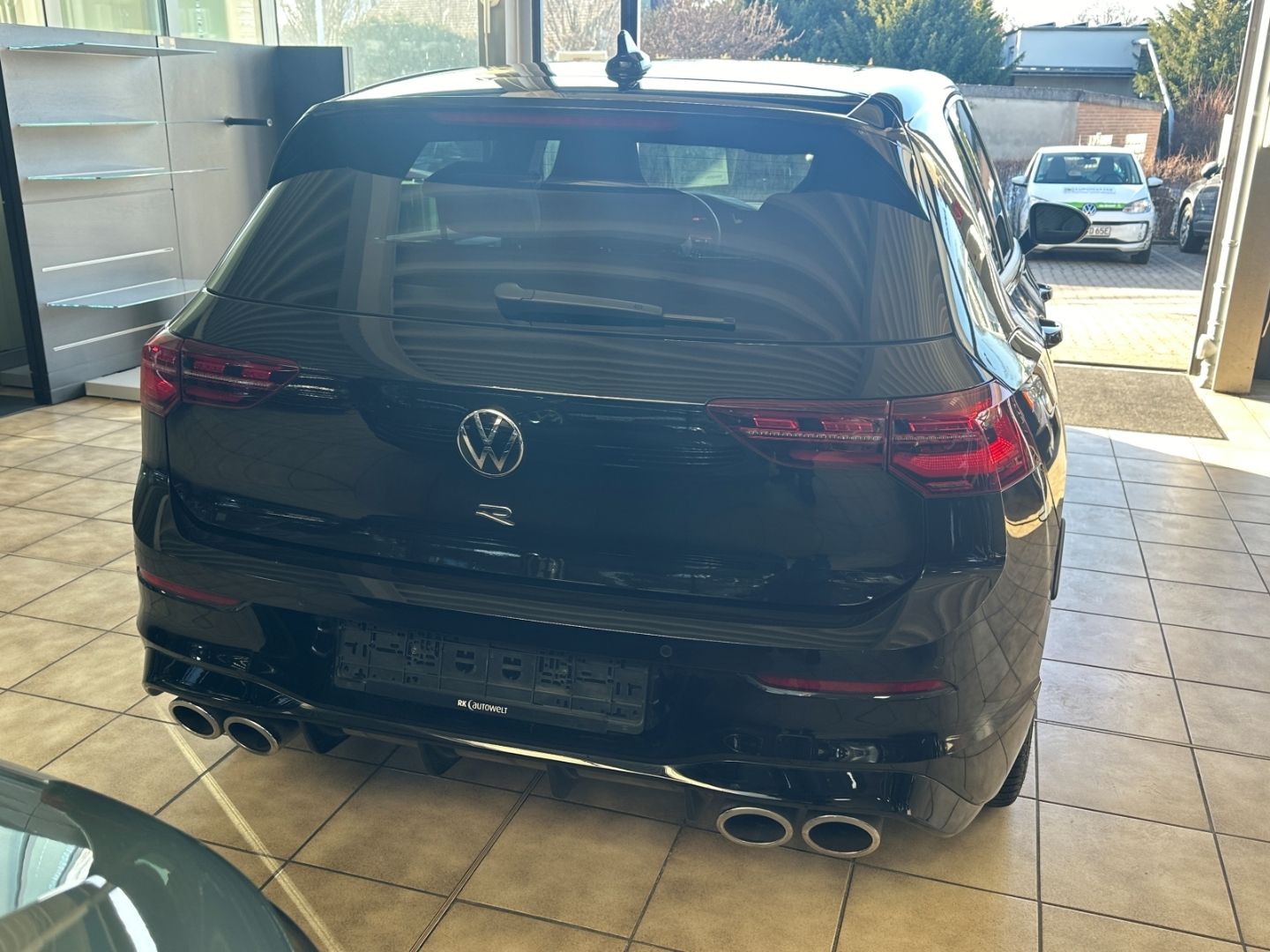Volkswagen Golf VIII R 4Motion 2.0 TSI AD Navi digitales C foto 2