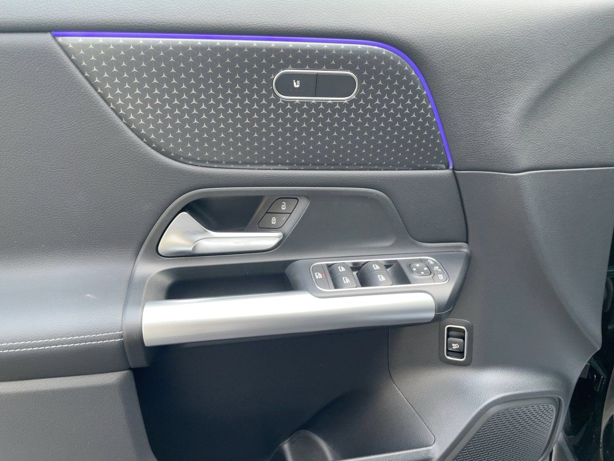 Fahrzeugabbildung Mercedes-Benz GLA 180 Night/Pano/360°/LED/19''