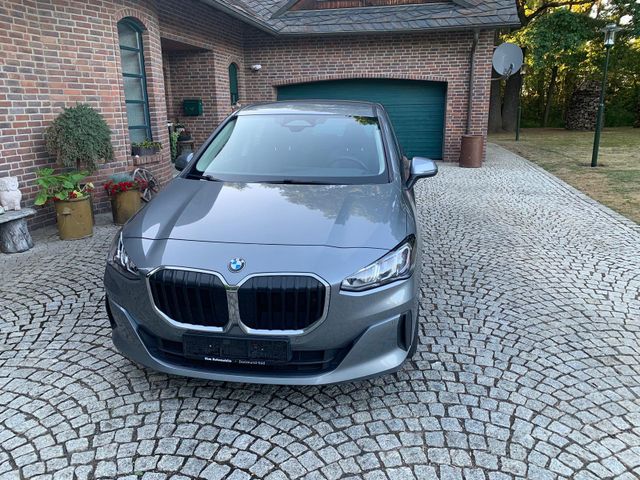 BMW Active Tourer 218 d/AUTOMATIK/LED/NAVI/RKamera
