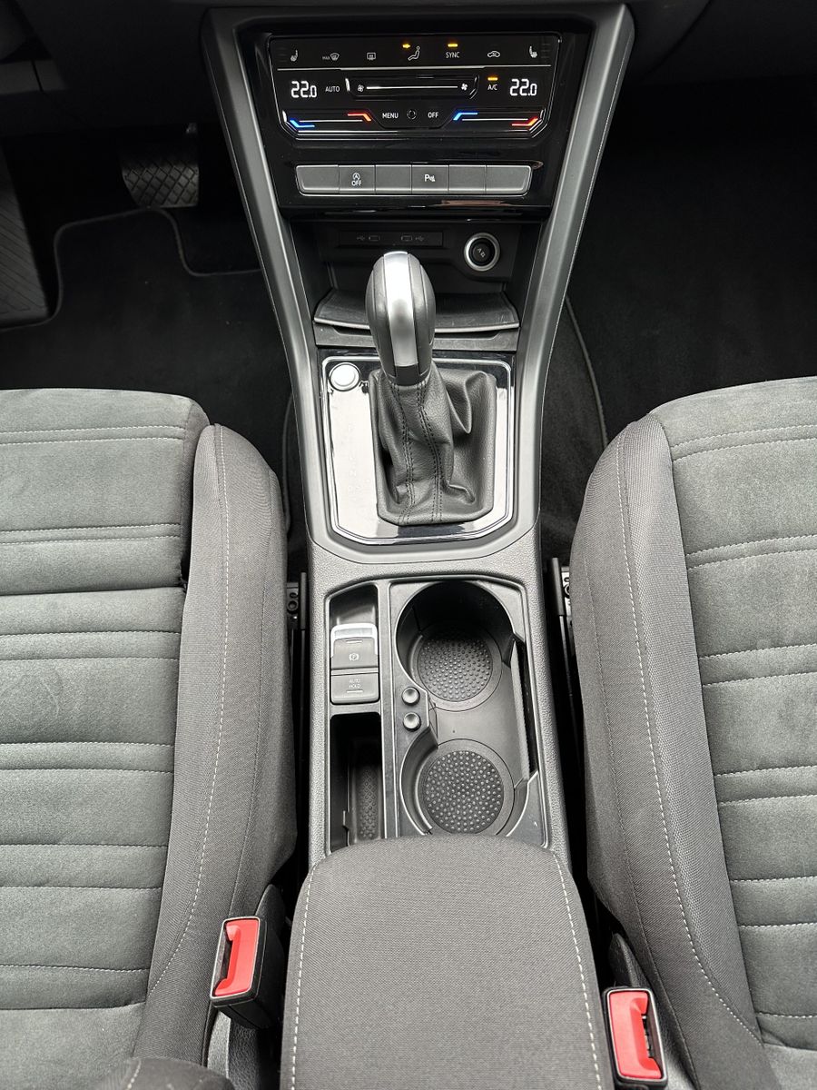 Fahrzeugabbildung Volkswagen Touran 2.0 TDI DSG 7-Sitzer Highline NAV+LED+AHK