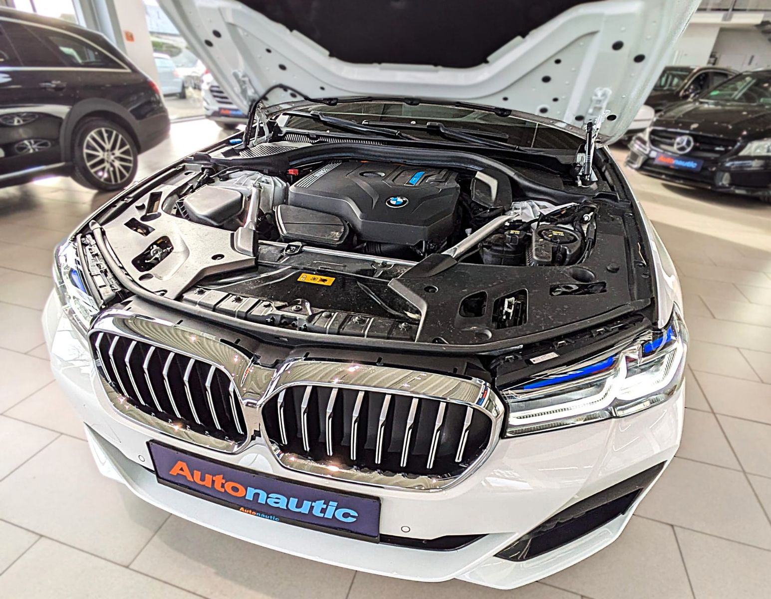 Fahrzeugabbildung BMW 530e M SPORT VIRTUAL HUD NAVI LASER LEDER AHK