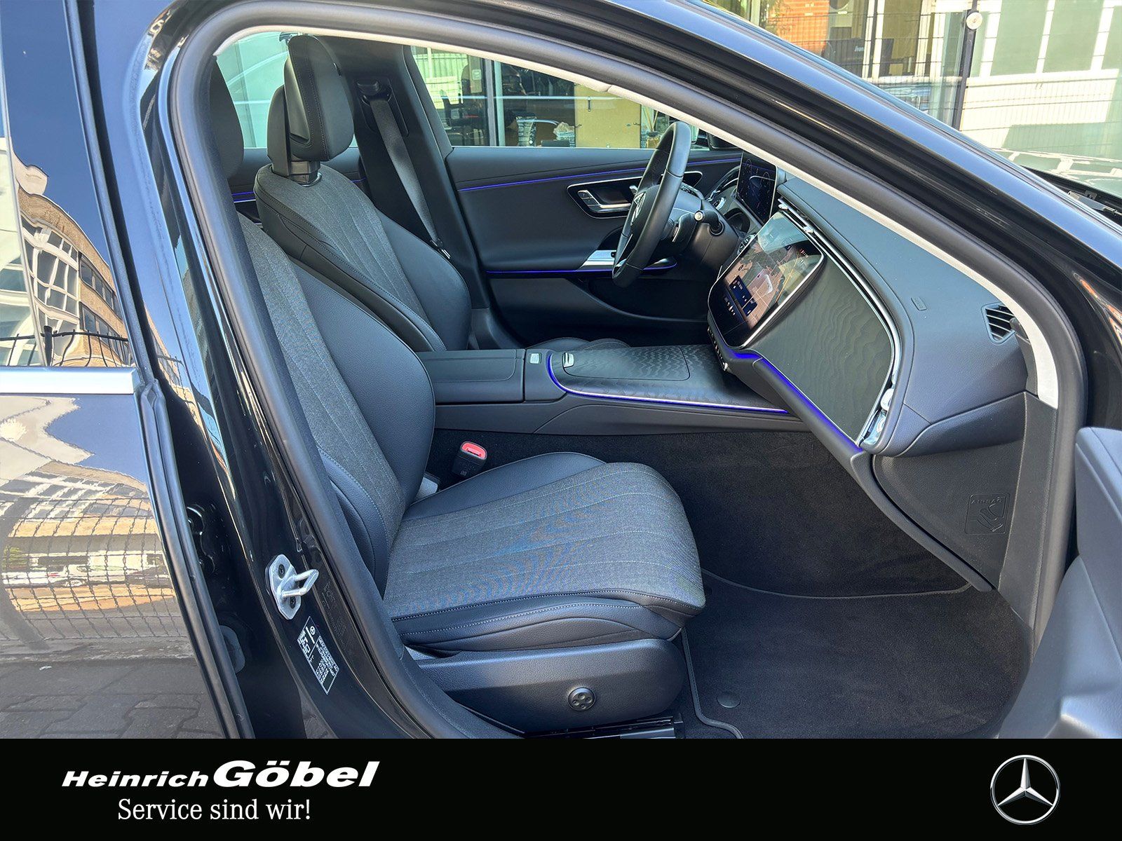 Fahrzeugabbildung Mercedes-Benz E 200 T AVANTGARDE*AHK*MEMORY*DIGITAL-L*360°KAM