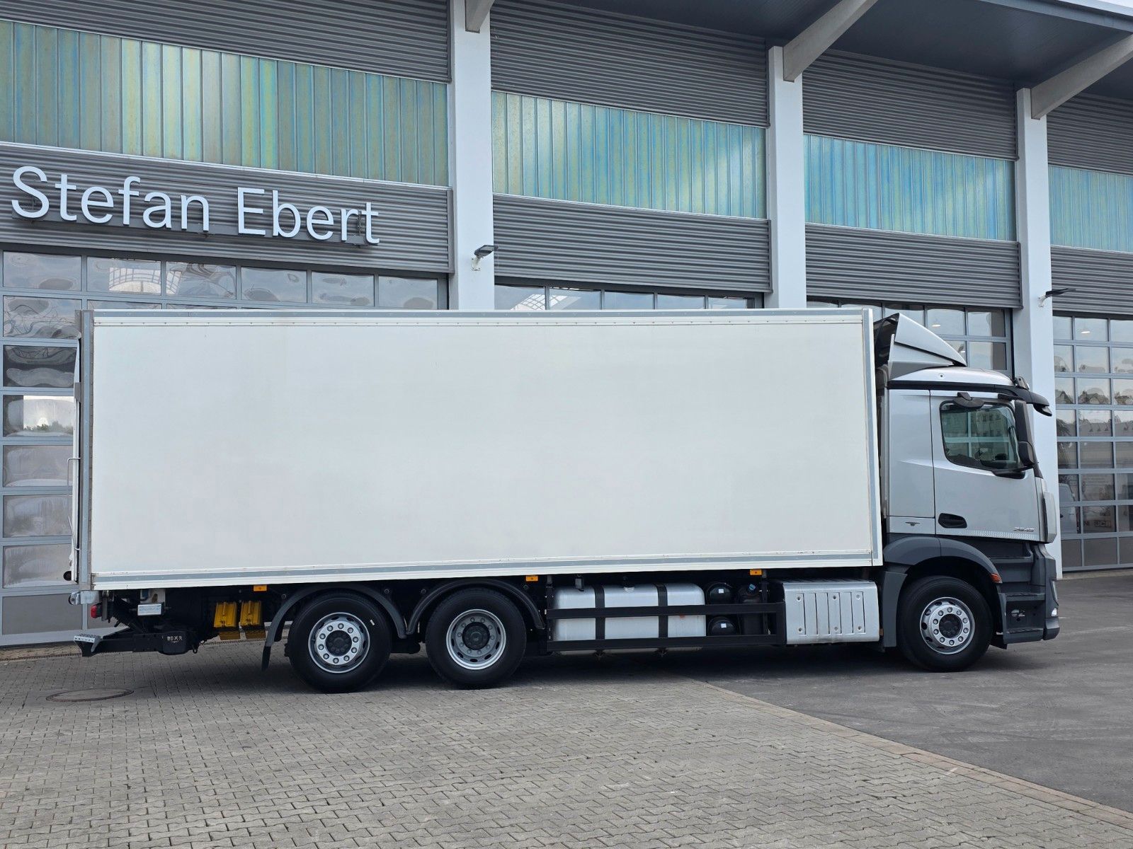 Fahrzeugabbildung Mercedes-Benz Actros 2545 L 6x2 LBW Bär Retarder Xenon AHK