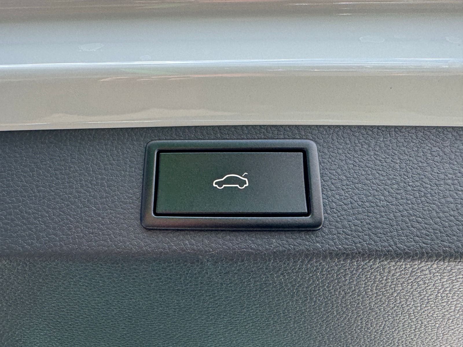 Fahrzeugabbildung SKODA Karoq Sportline 1.5TSI DSG*RFK*AHK*SideAss*eHeck