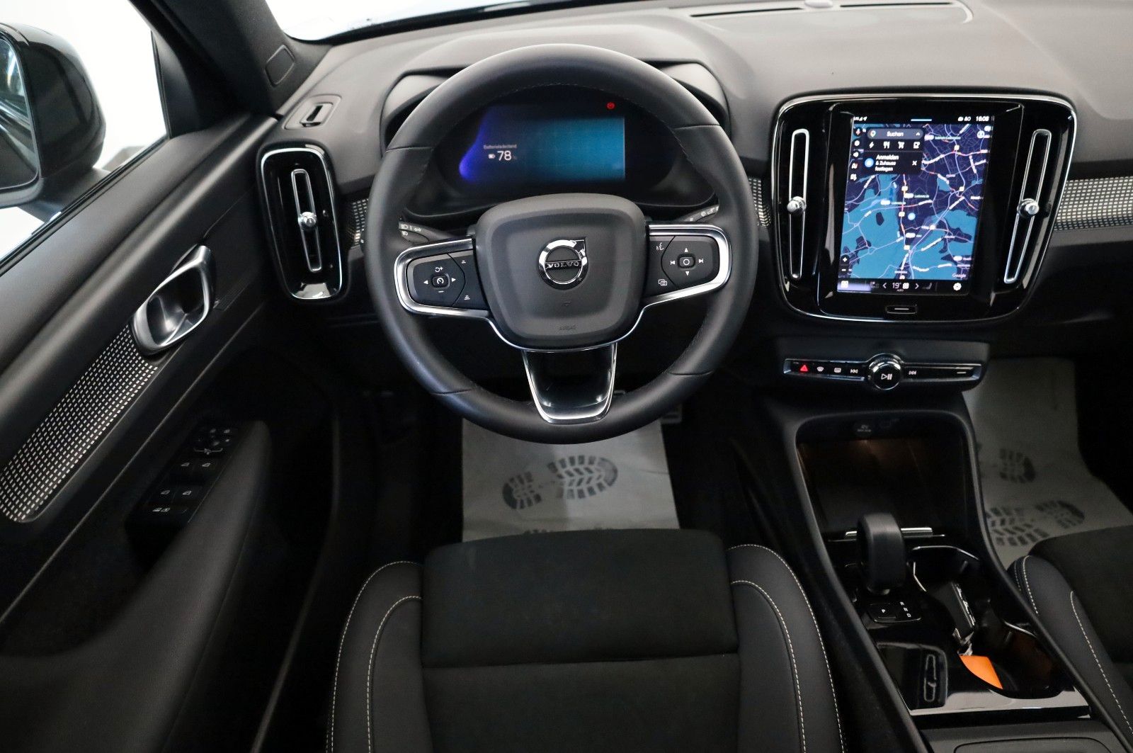 Fahrzeugabbildung Volvo XC40 Plus Recharge,T.Leder,Navi,LED,Kamera,SH