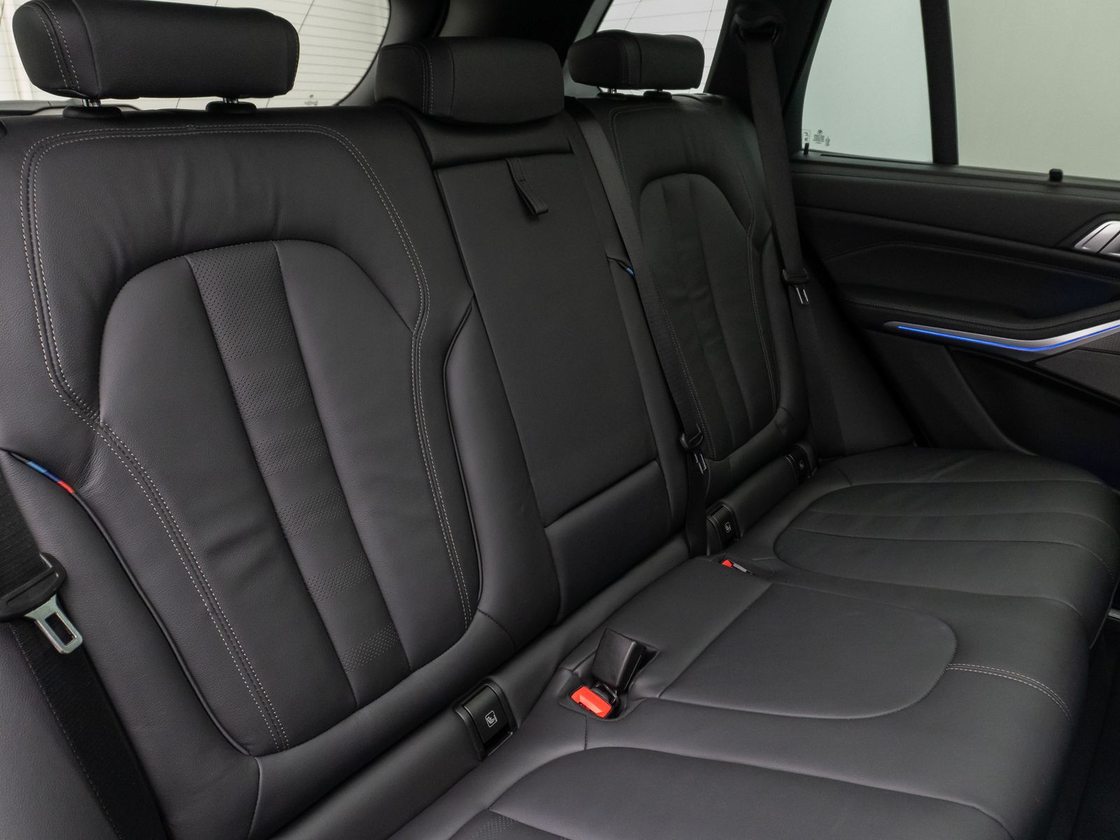 Fahrzeugabbildung BMW X5 M50i Panorama 360° DAB H/K AHK Komfort 22Zoll