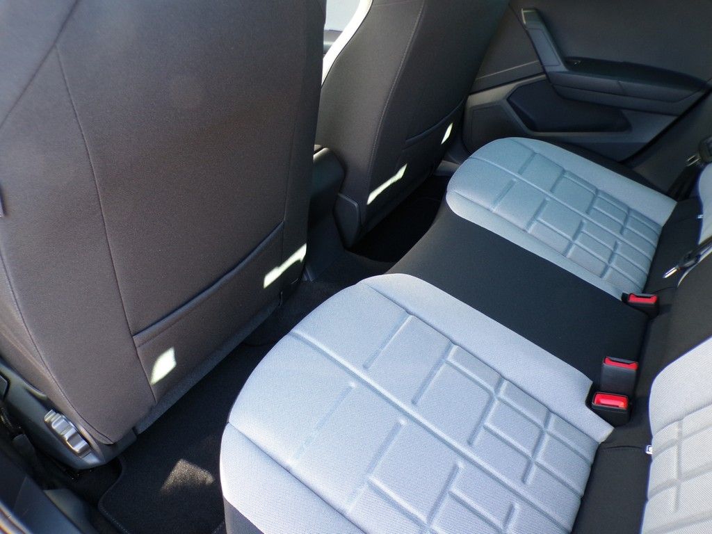 Fahrzeugabbildung SEAT Arona 1.5 TSI DSG FR Black Edition*LED*AHK*
