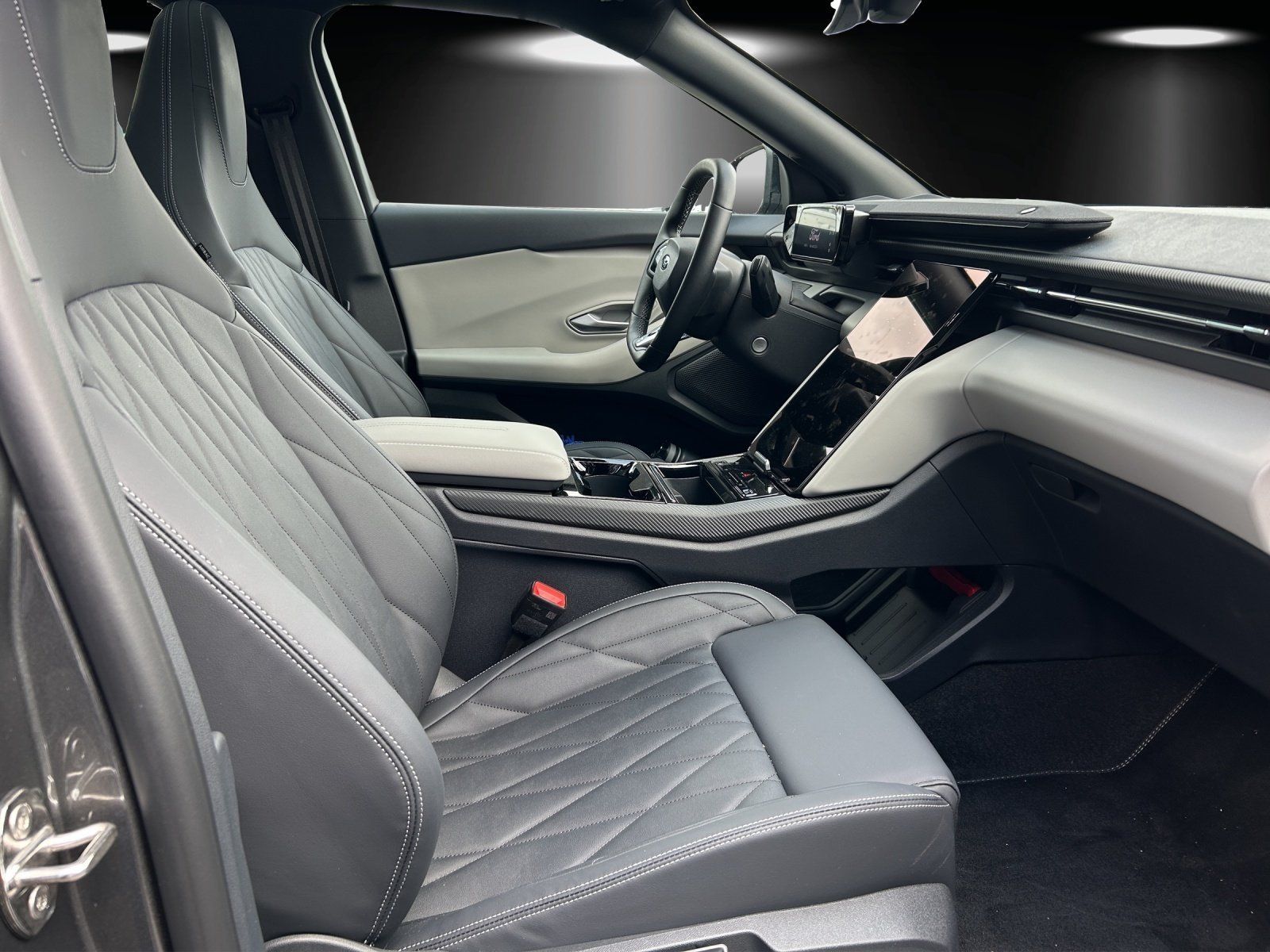 Fahrzeugabbildung Ford Capri Premium 79KW 340PS Glasdach AHK PDC