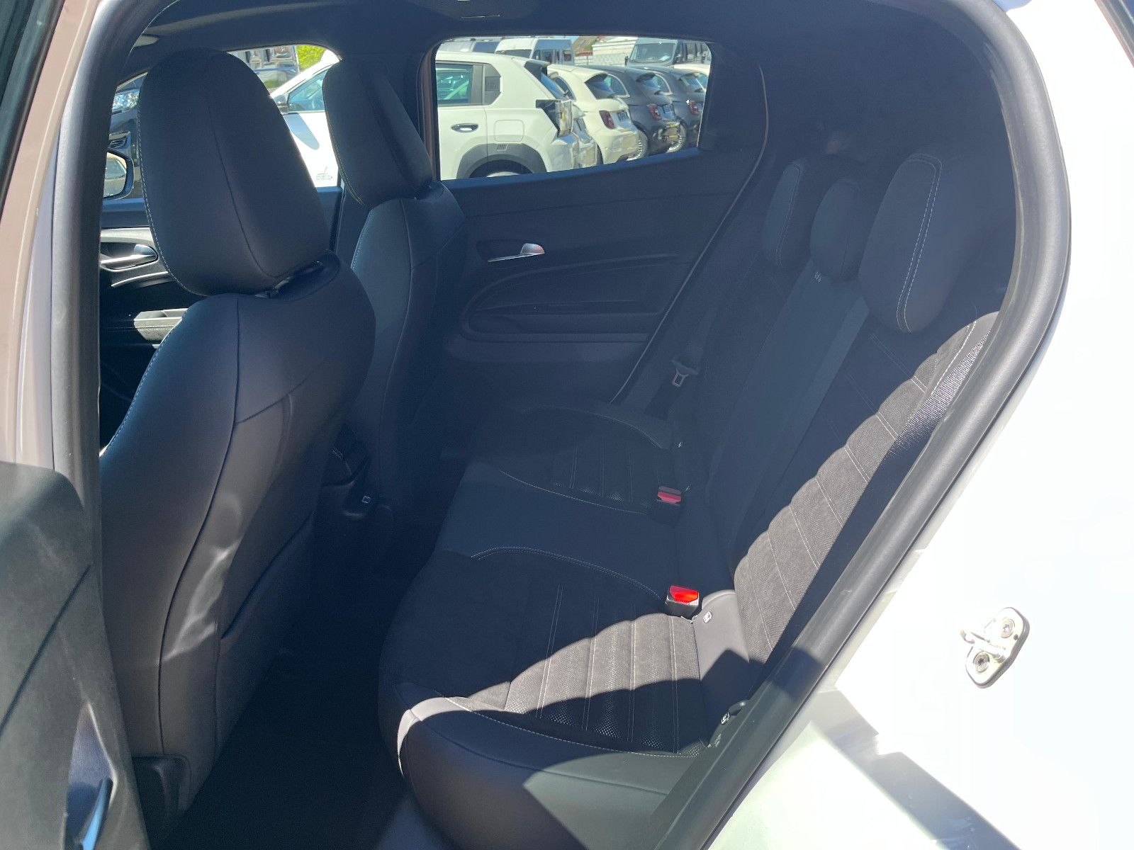 Fahrzeugabbildung Alfa Romeo Junior Ibrida 1.2 VGT -Hybrid 107 Sport Speciale