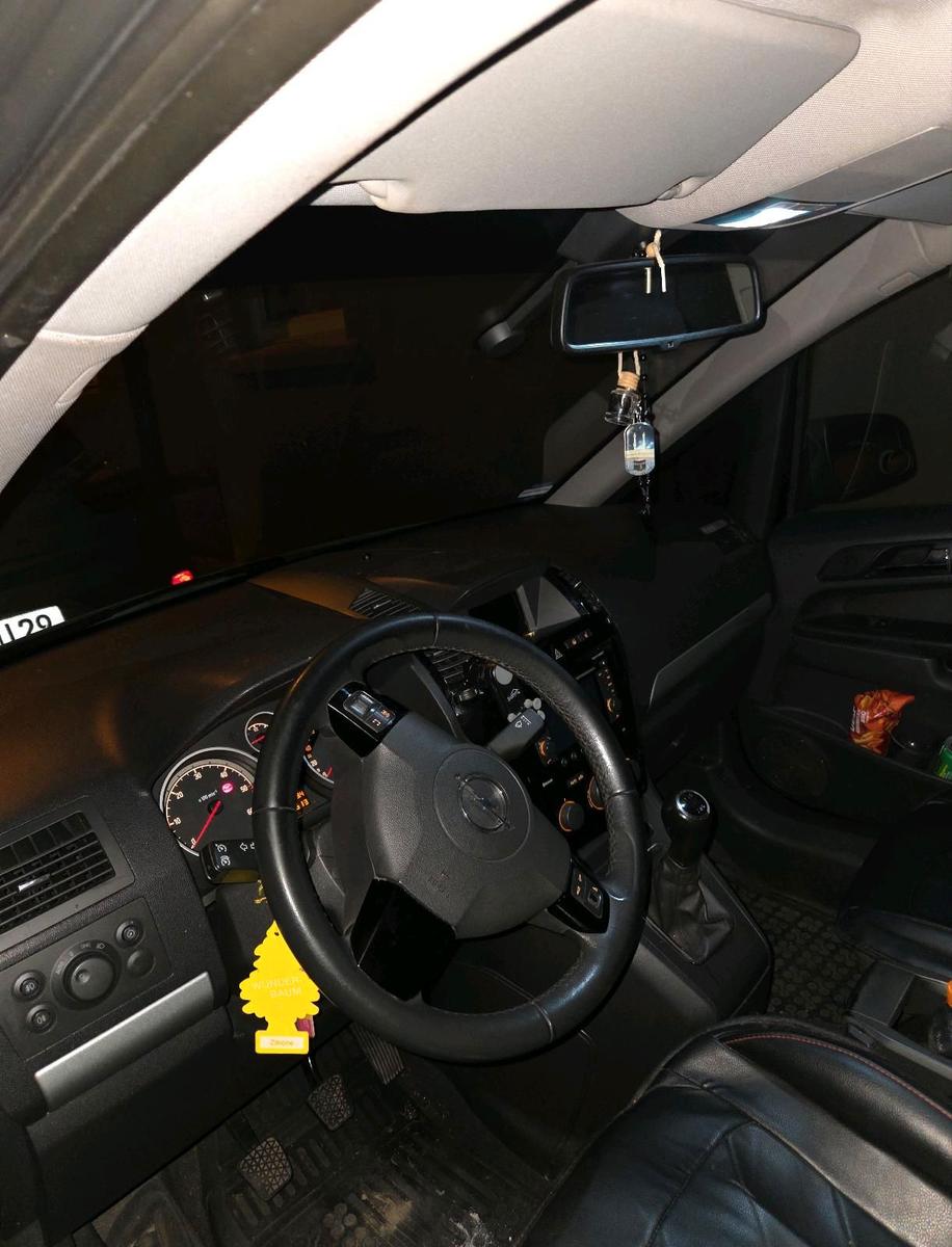 Opel Zafira 2011 — photo 5
