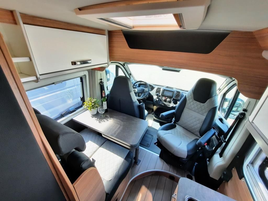 Fahrzeug Übersicht 10 Fahrzeugabbildung Weinsberg CaraBus EDITION FIRE 600 ME Verfüg./Sparen Sie 8