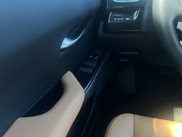 Lexus UX - 12