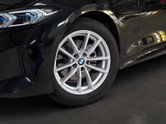 Fahrzeugabbildung BMW 320i Touring M Sport -AHK/Pano/HeadUp/Innovation