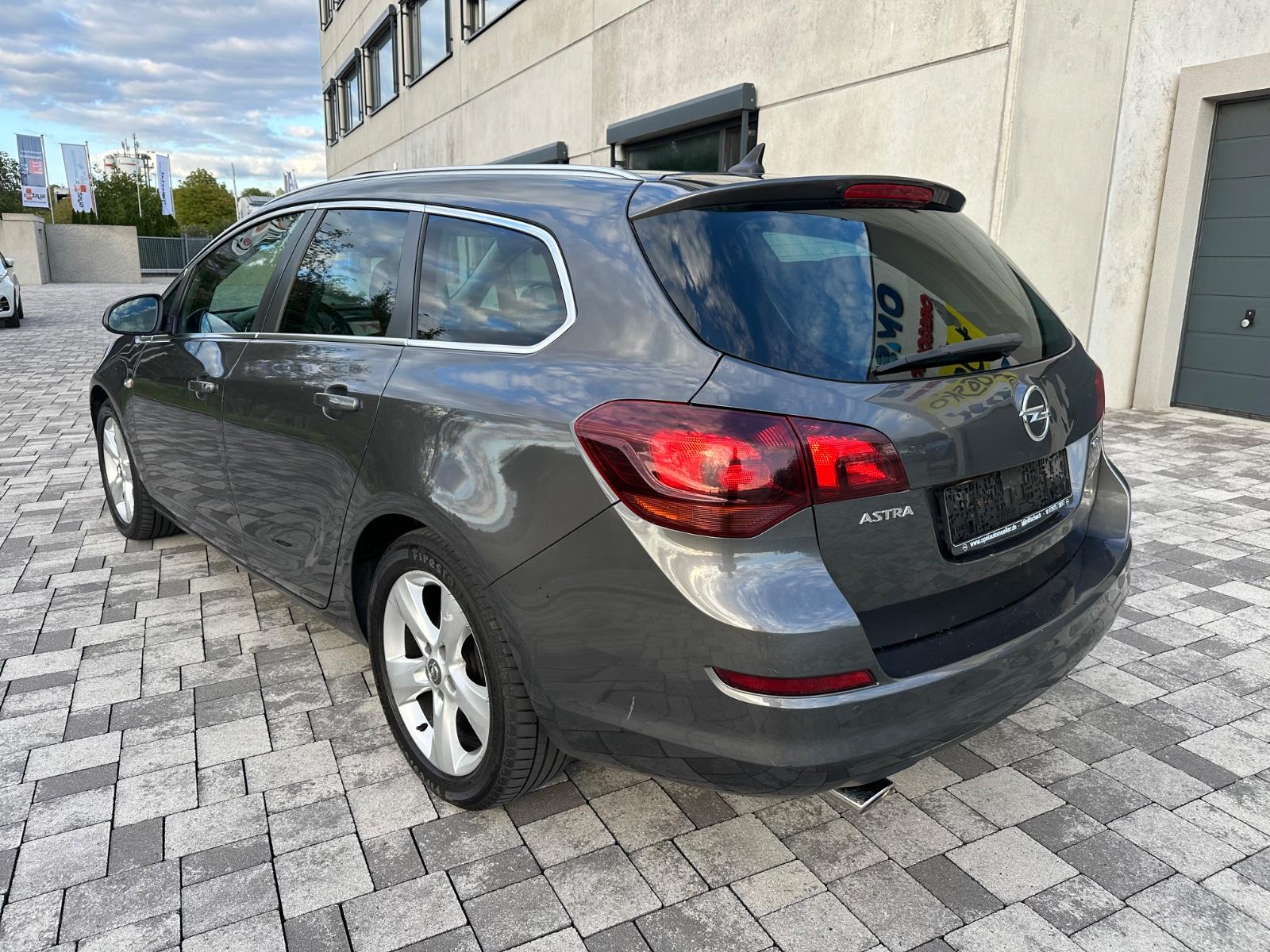 Opel Astra 2011 — photo 6