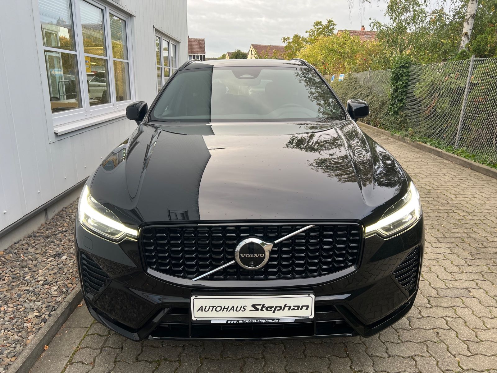 Volvo XC60 B4 Diesel Automatik AWD Plus Dark AHK foto 2