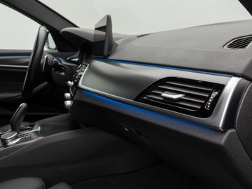 Fahrzeugabbildung BMW 530e M Sport Kamera Laser HUD DAB HiFi Komfort