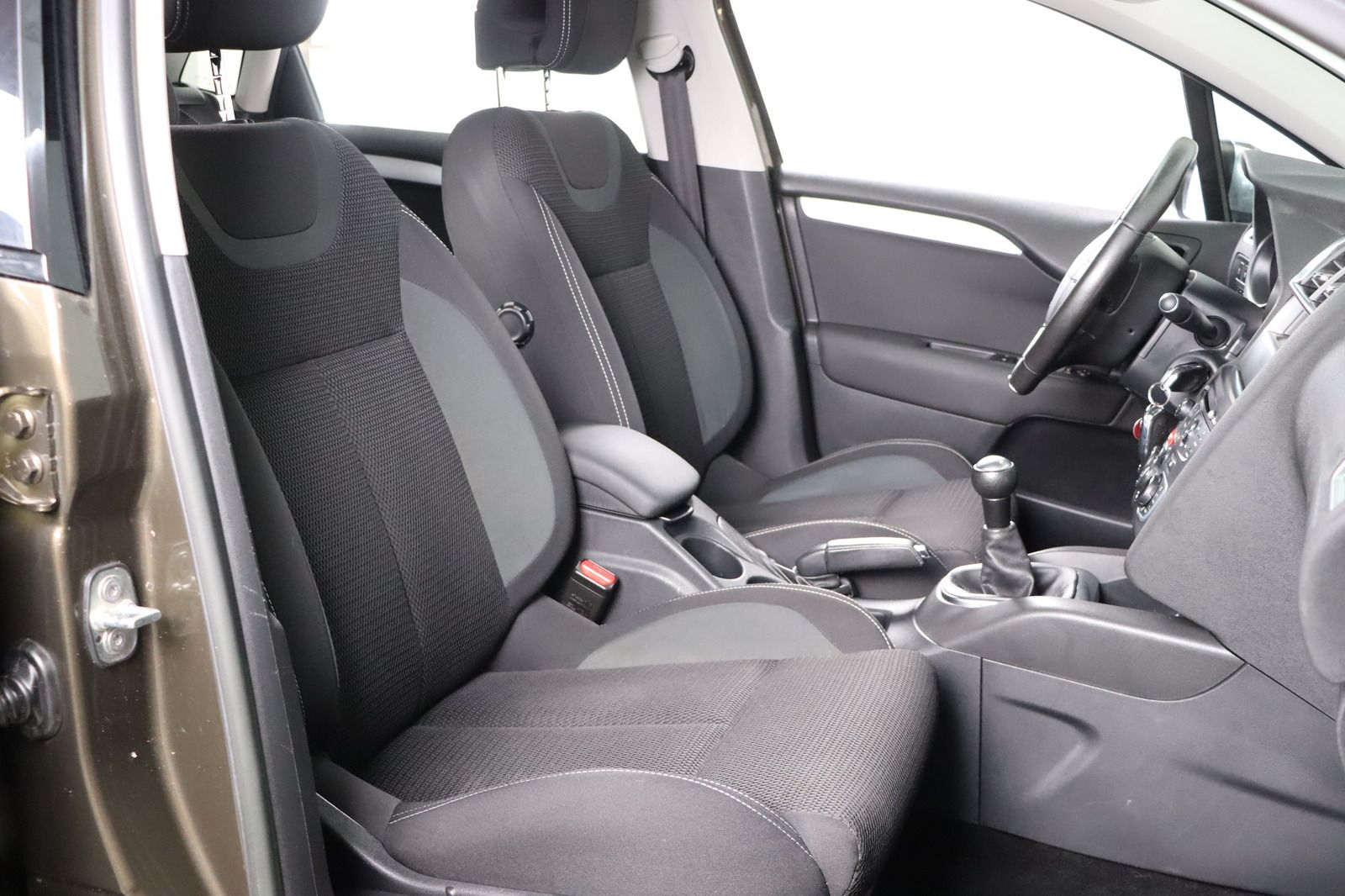 Fahrzeugabbildung Citroën C4 1.6 * HU 03.2028 * Selection