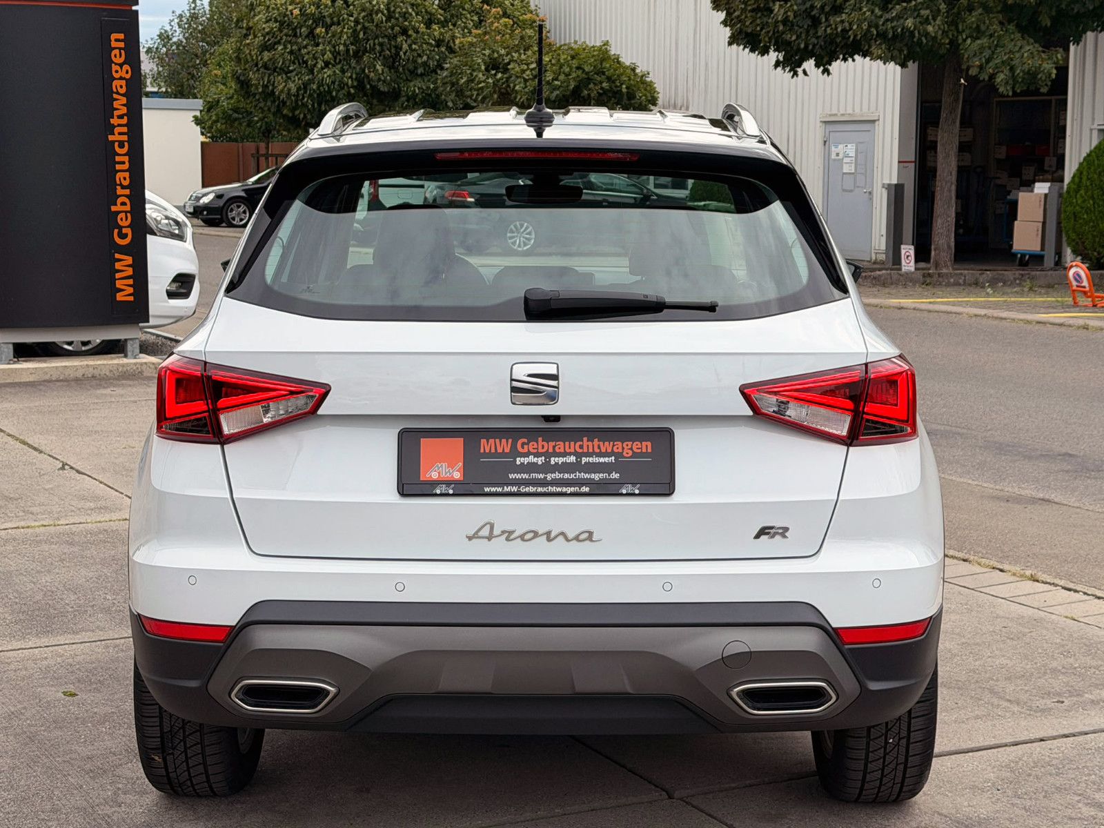 Fahrzeugabbildung SEAT Arona 1.0 TSI DSG FR ACC LED NAV PDC KAM SHZ