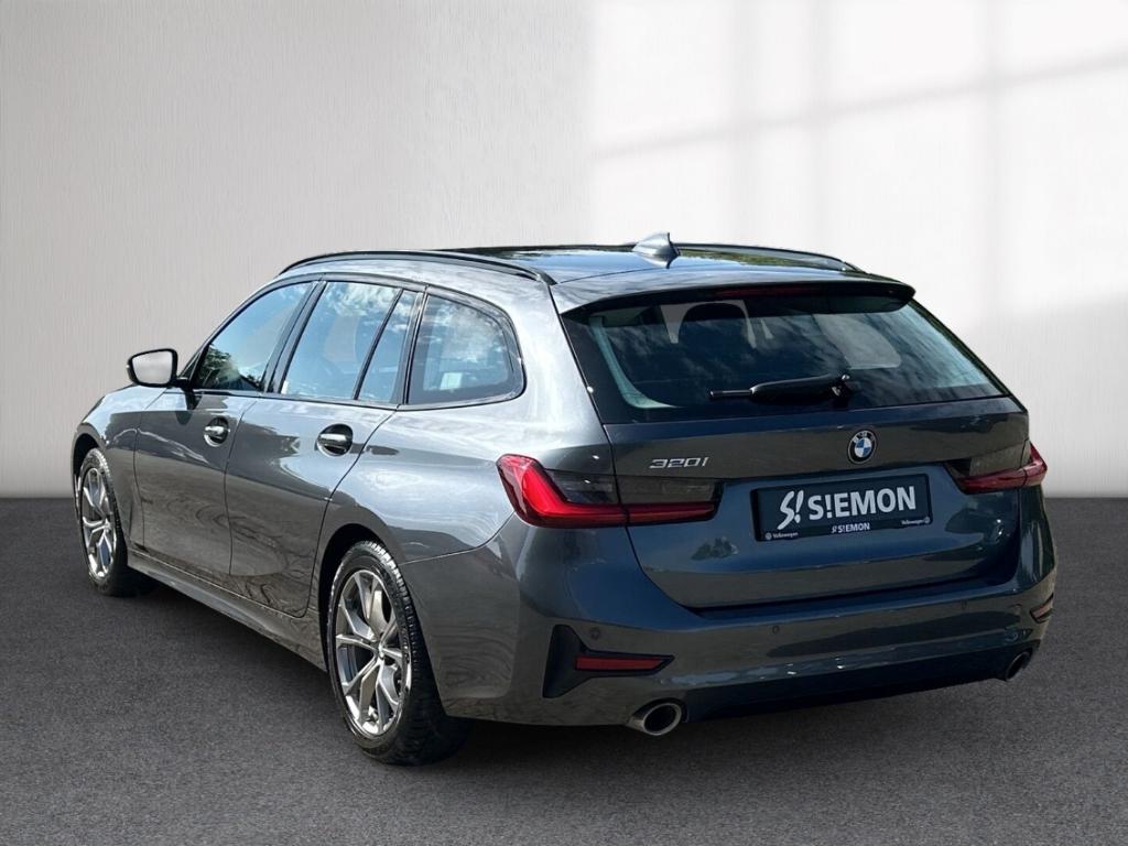 BMW 320 iA Touring SportLine ACC LED SHZ Navi PDCv+h